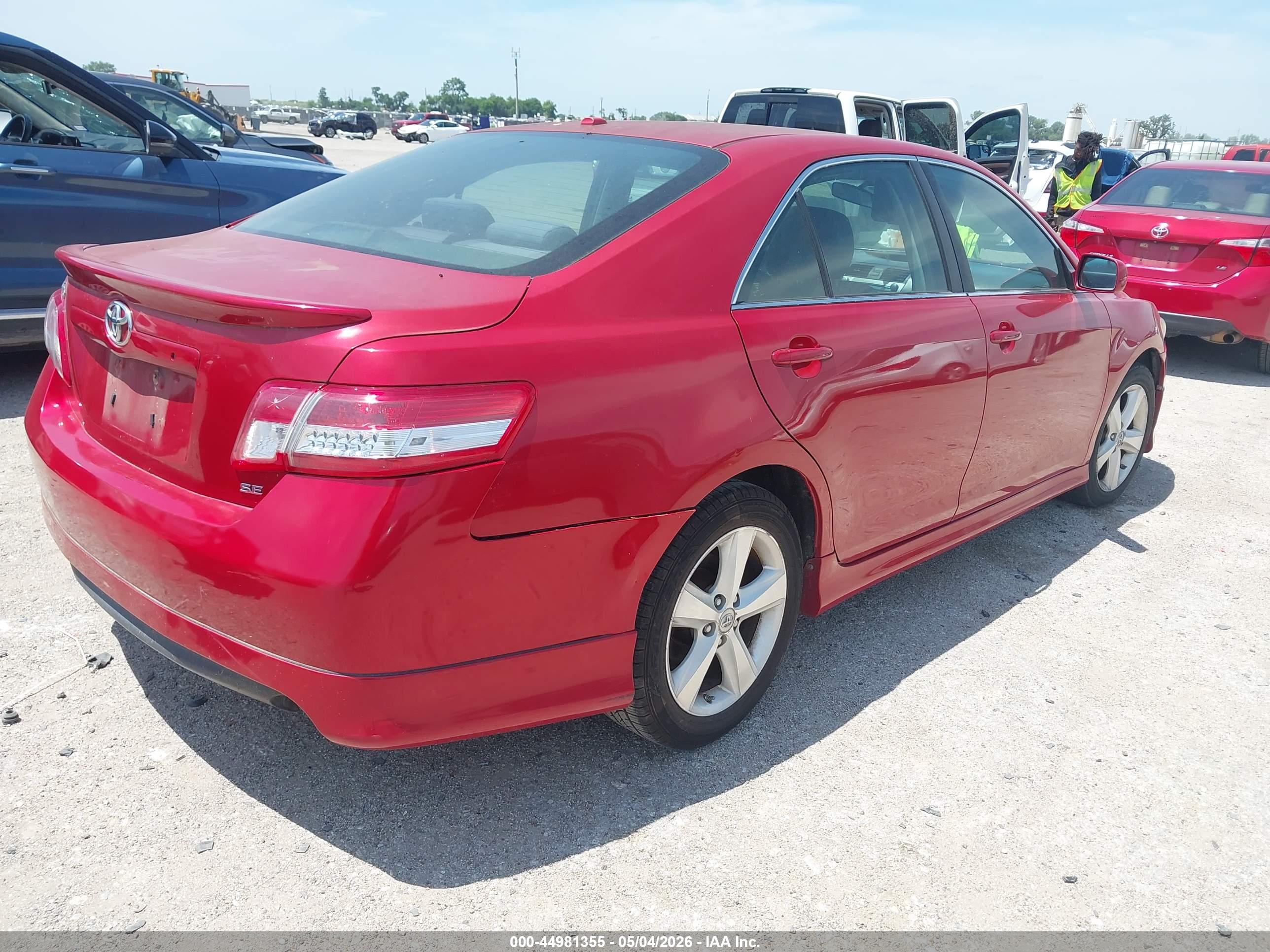 TOYOTA CAMRY image 4