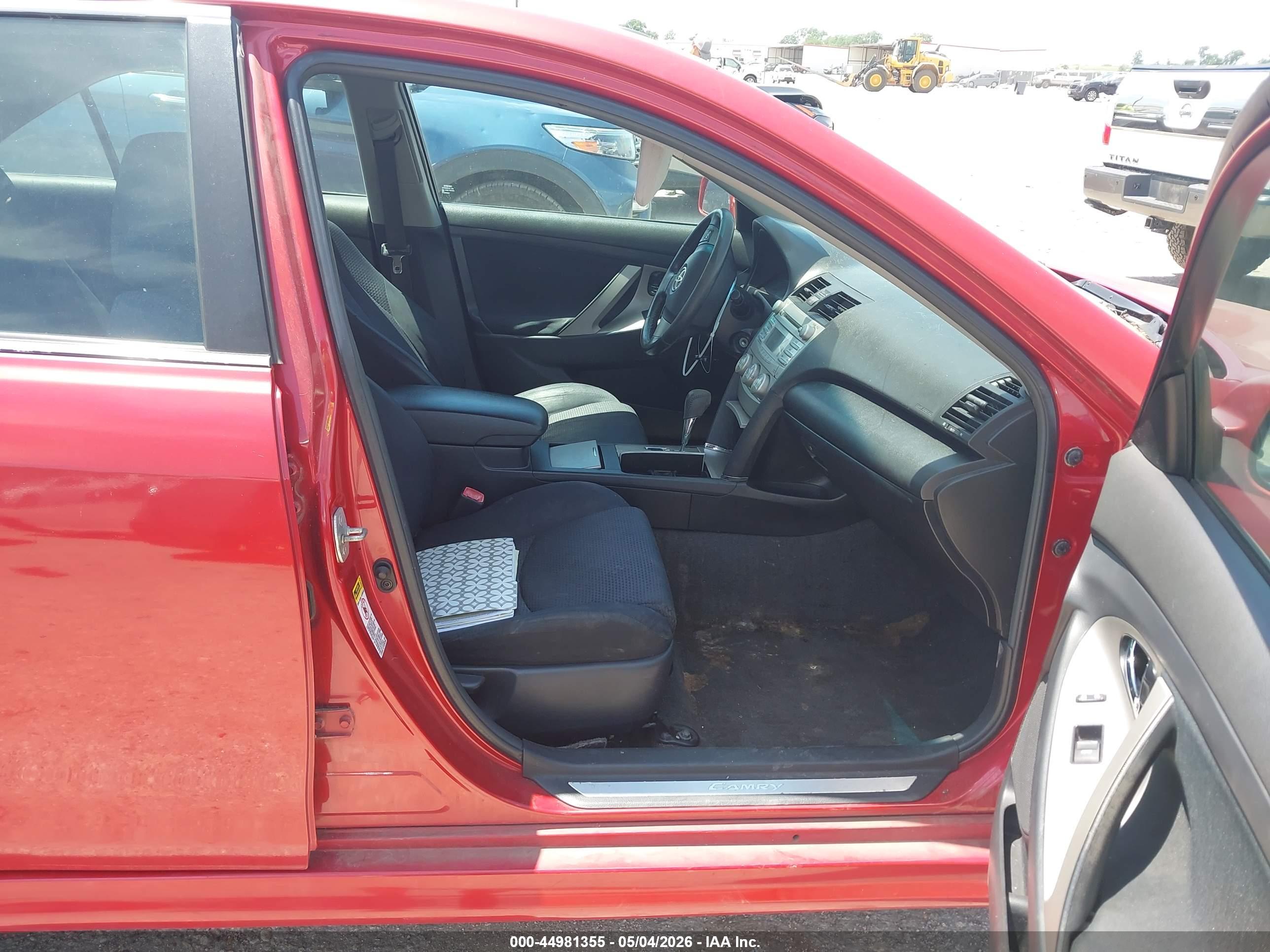 TOYOTA CAMRY image 5