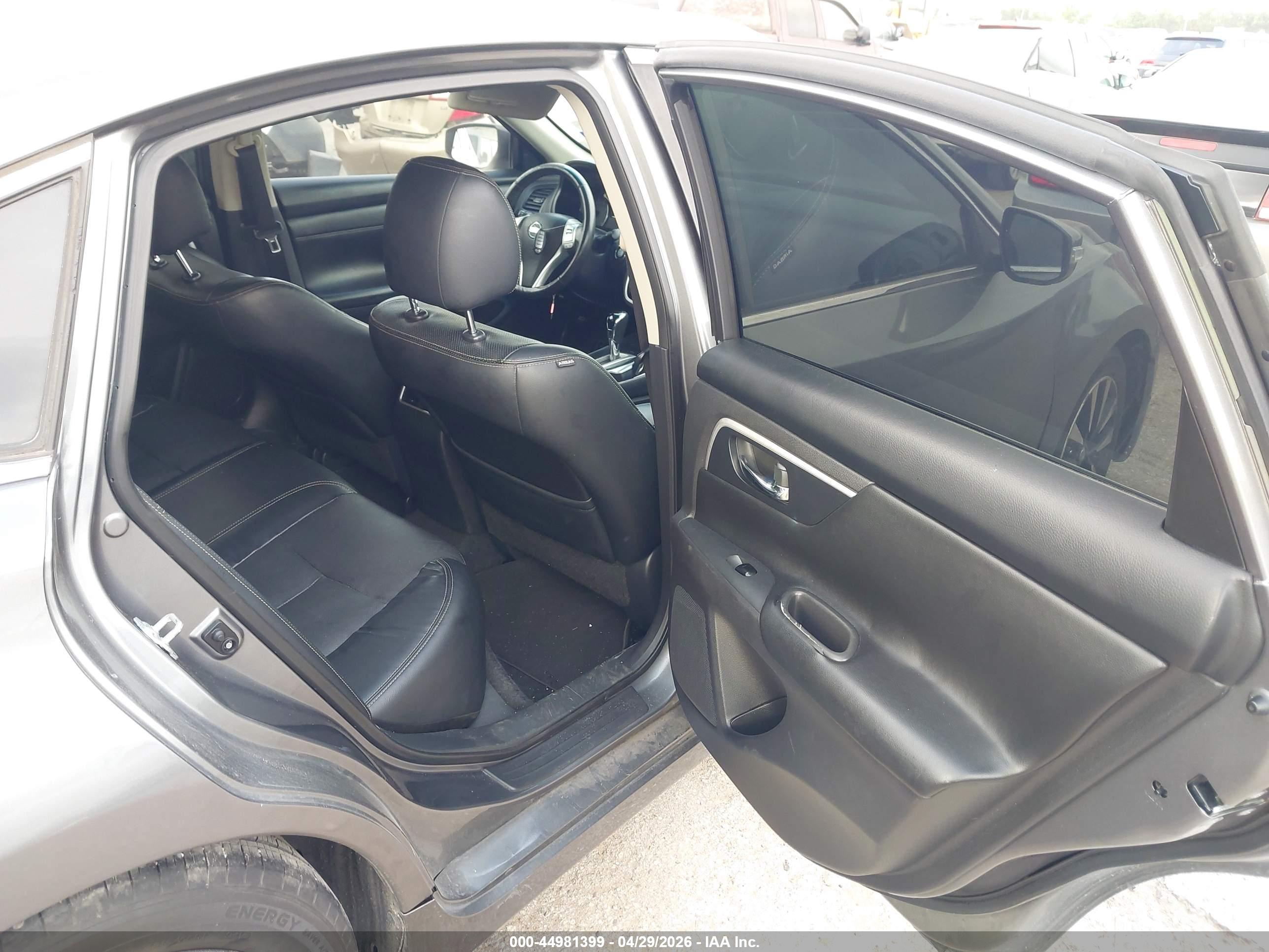 NISSAN ALTIMA image 8