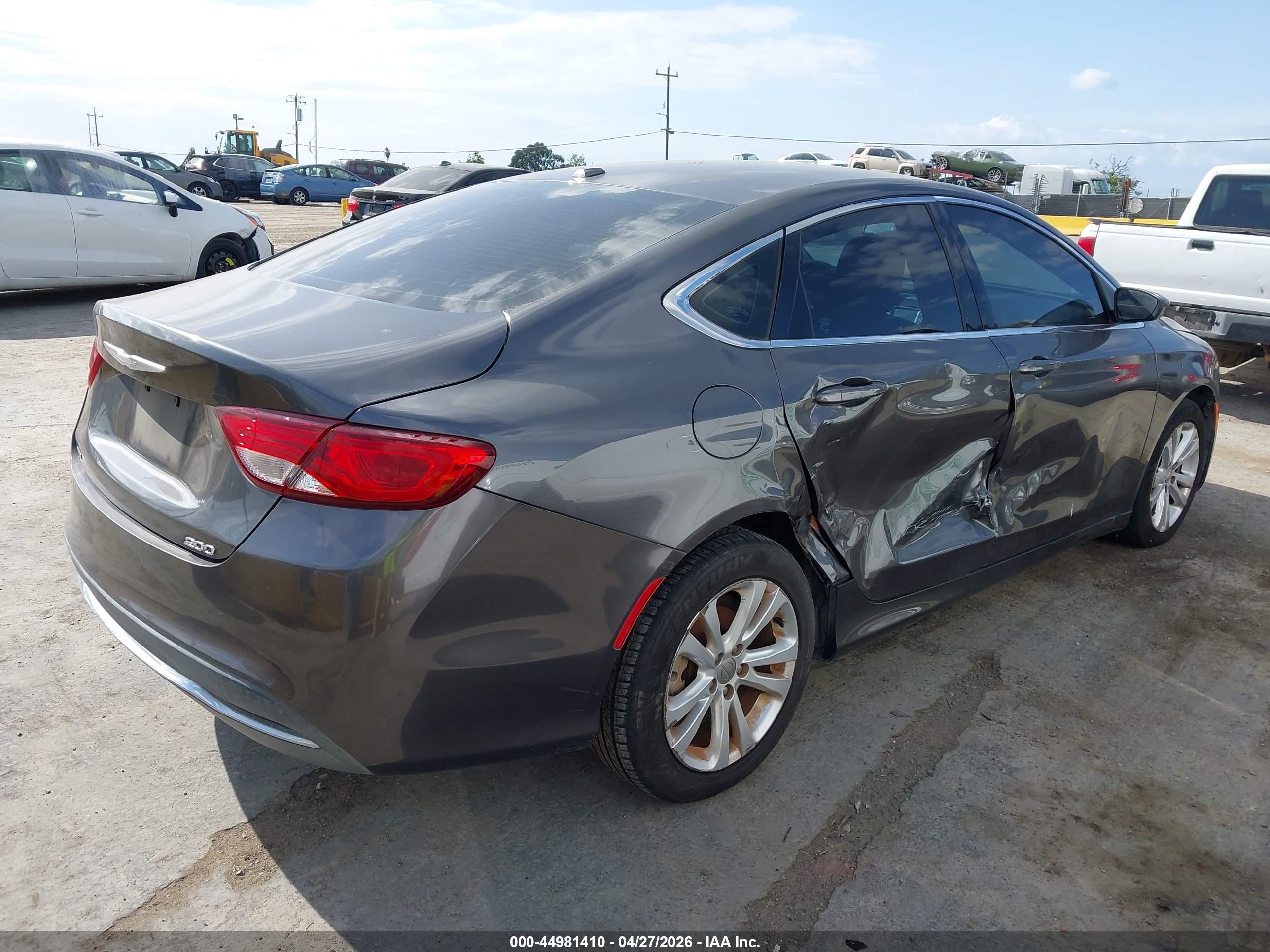 CHRYSLER 200 image 4