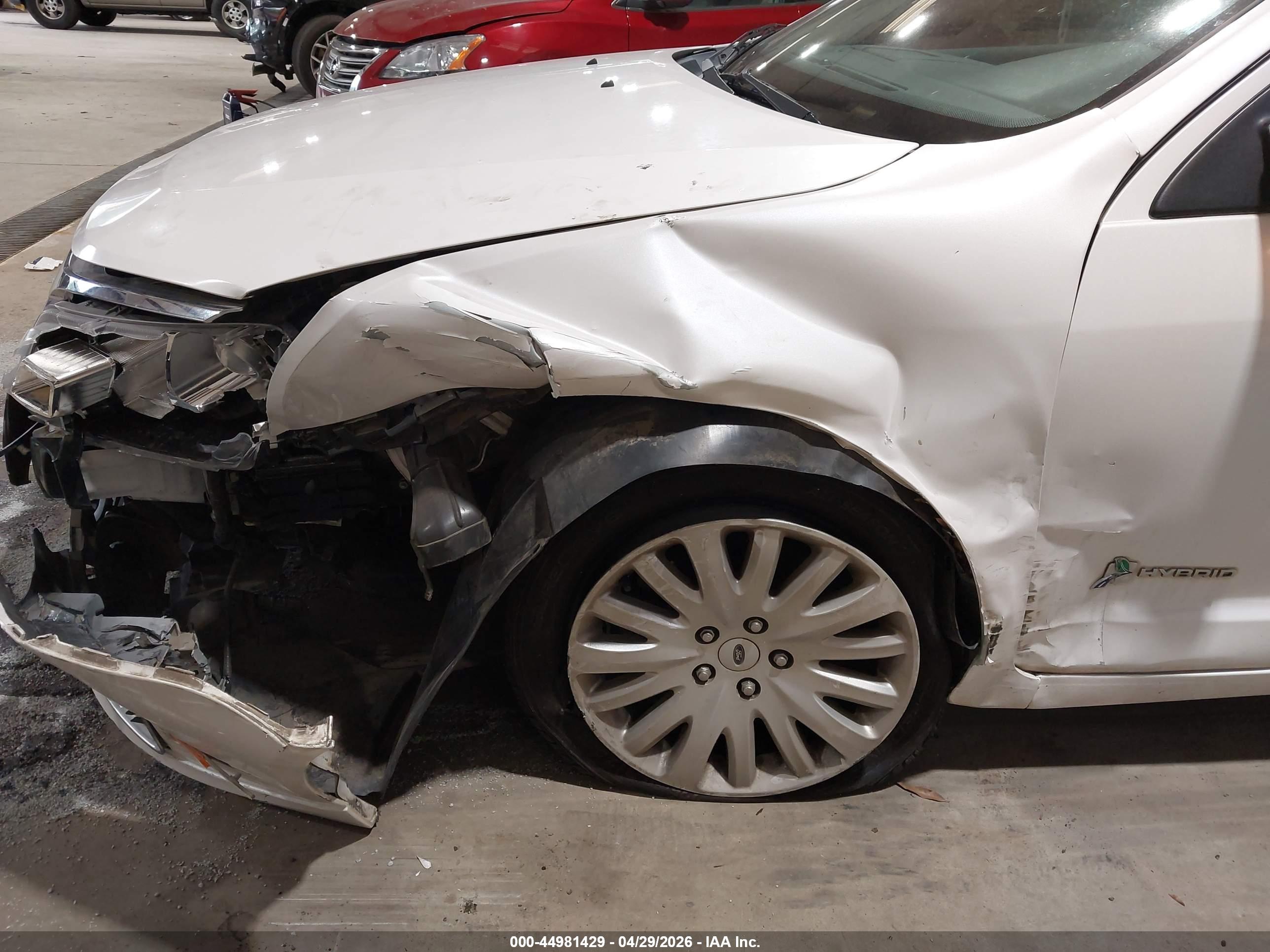 FORD FUSION image 6