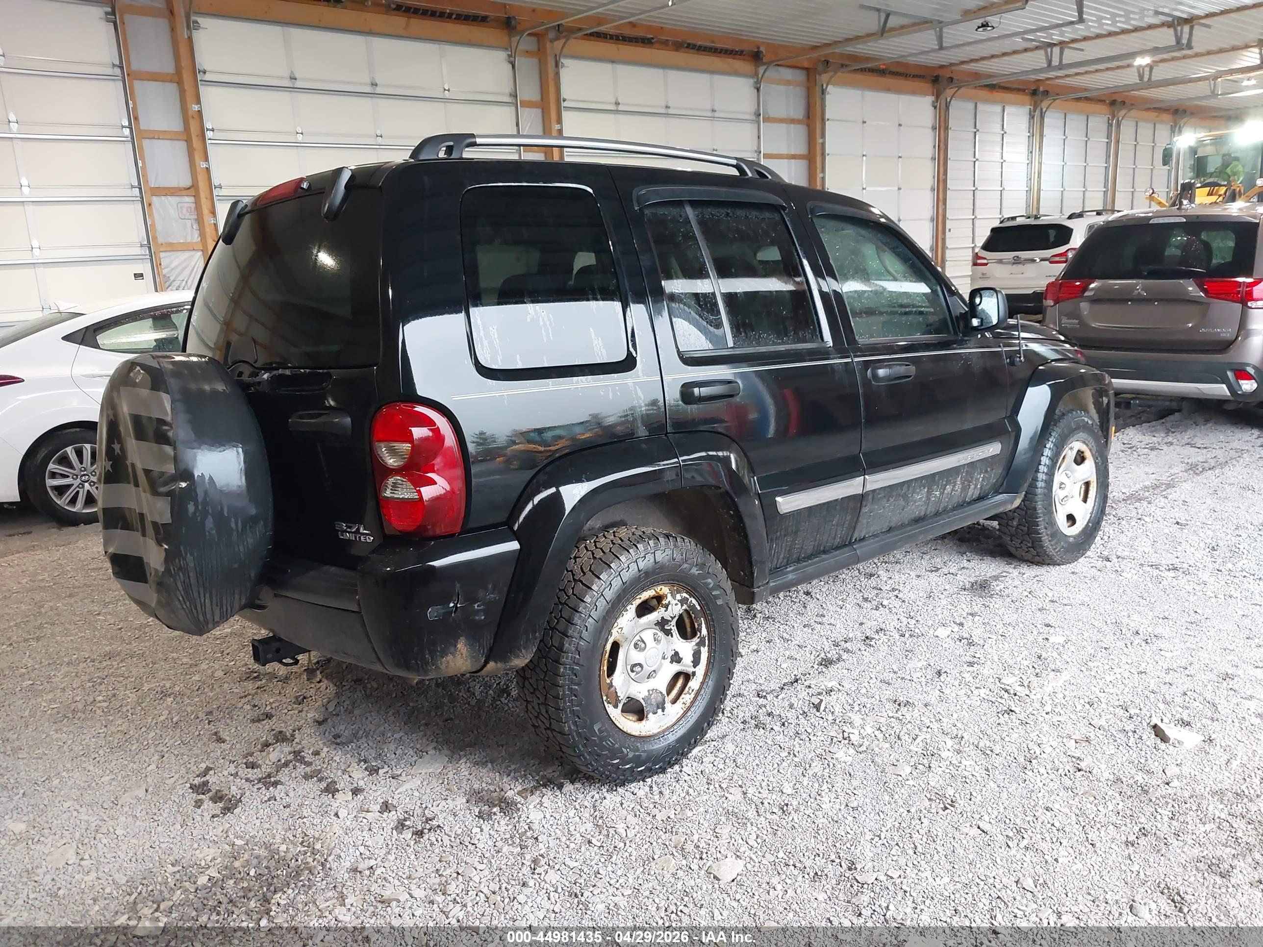 JEEP LIBERTY image 4