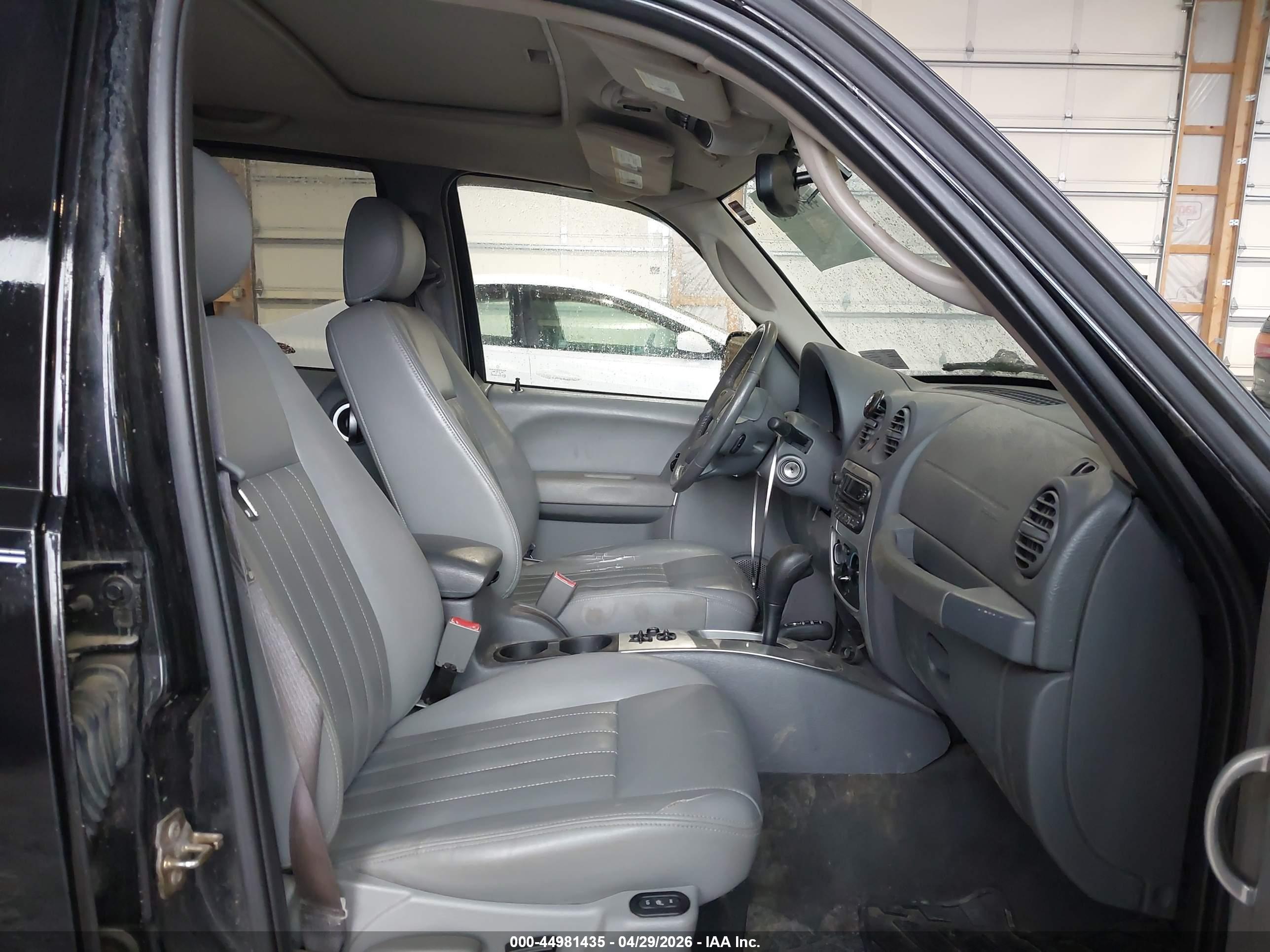 JEEP LIBERTY image 5