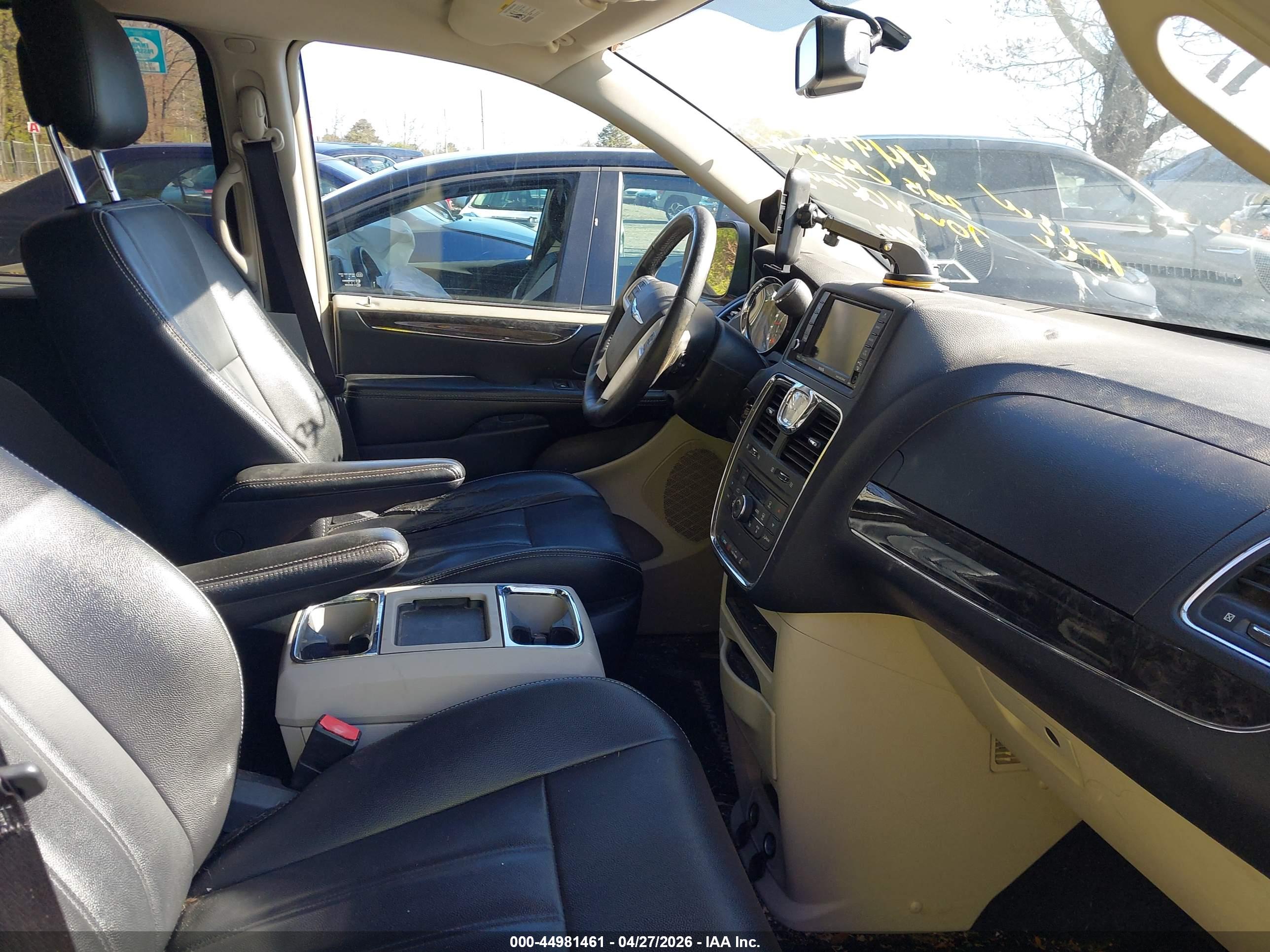 CHRYSLER TOWN image 5