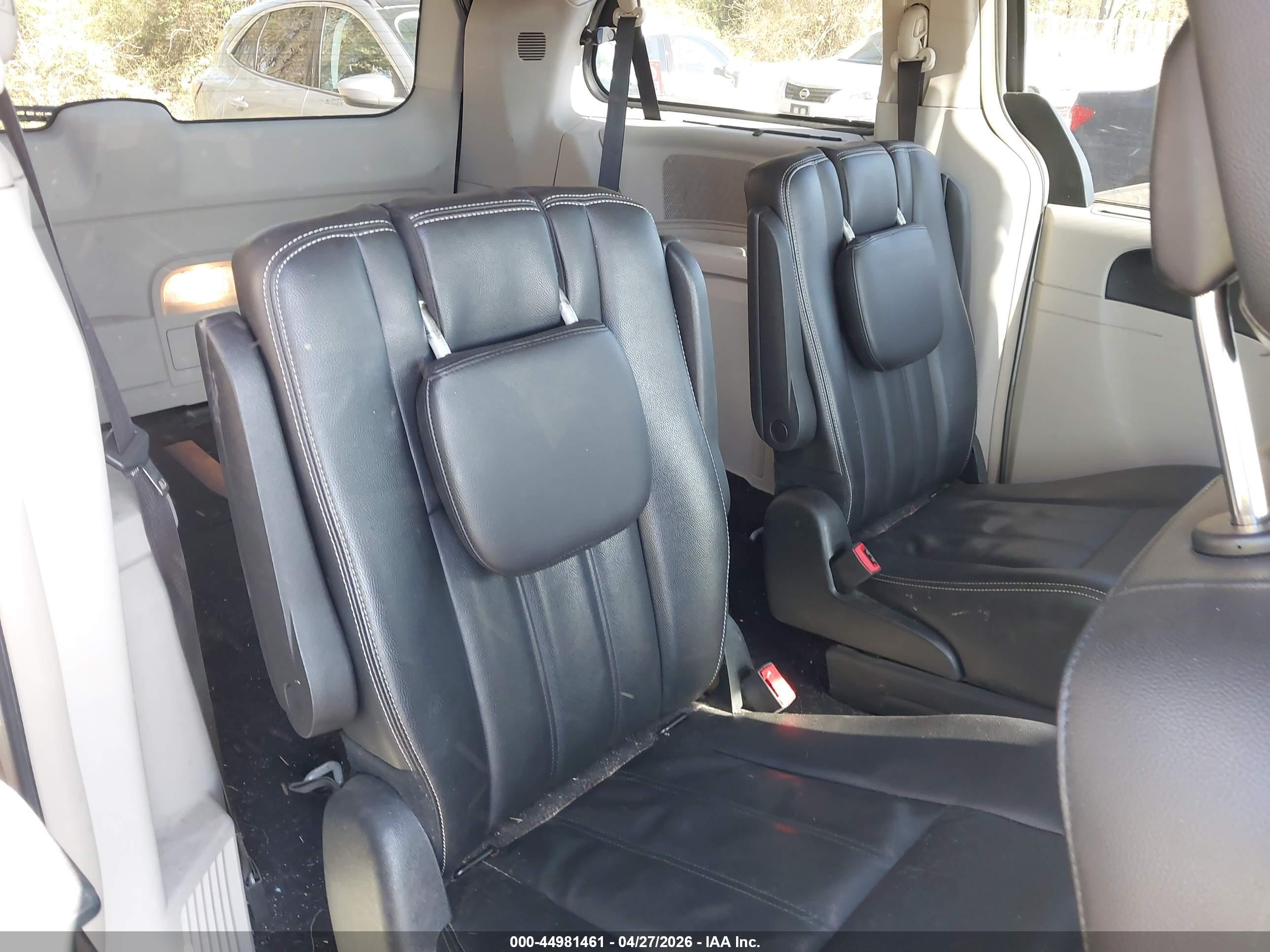 CHRYSLER TOWN image 8