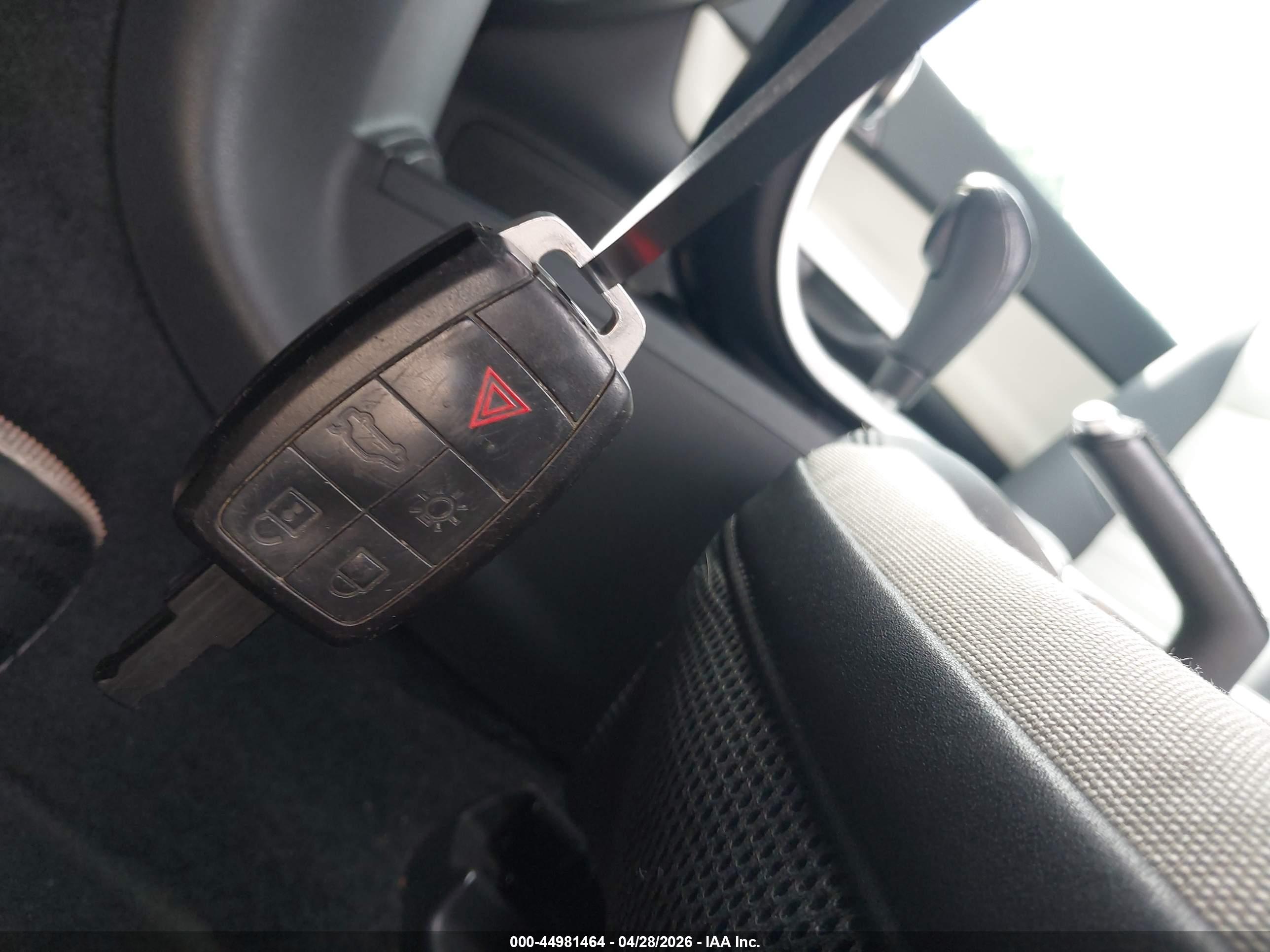 VOLVO C30 image 11