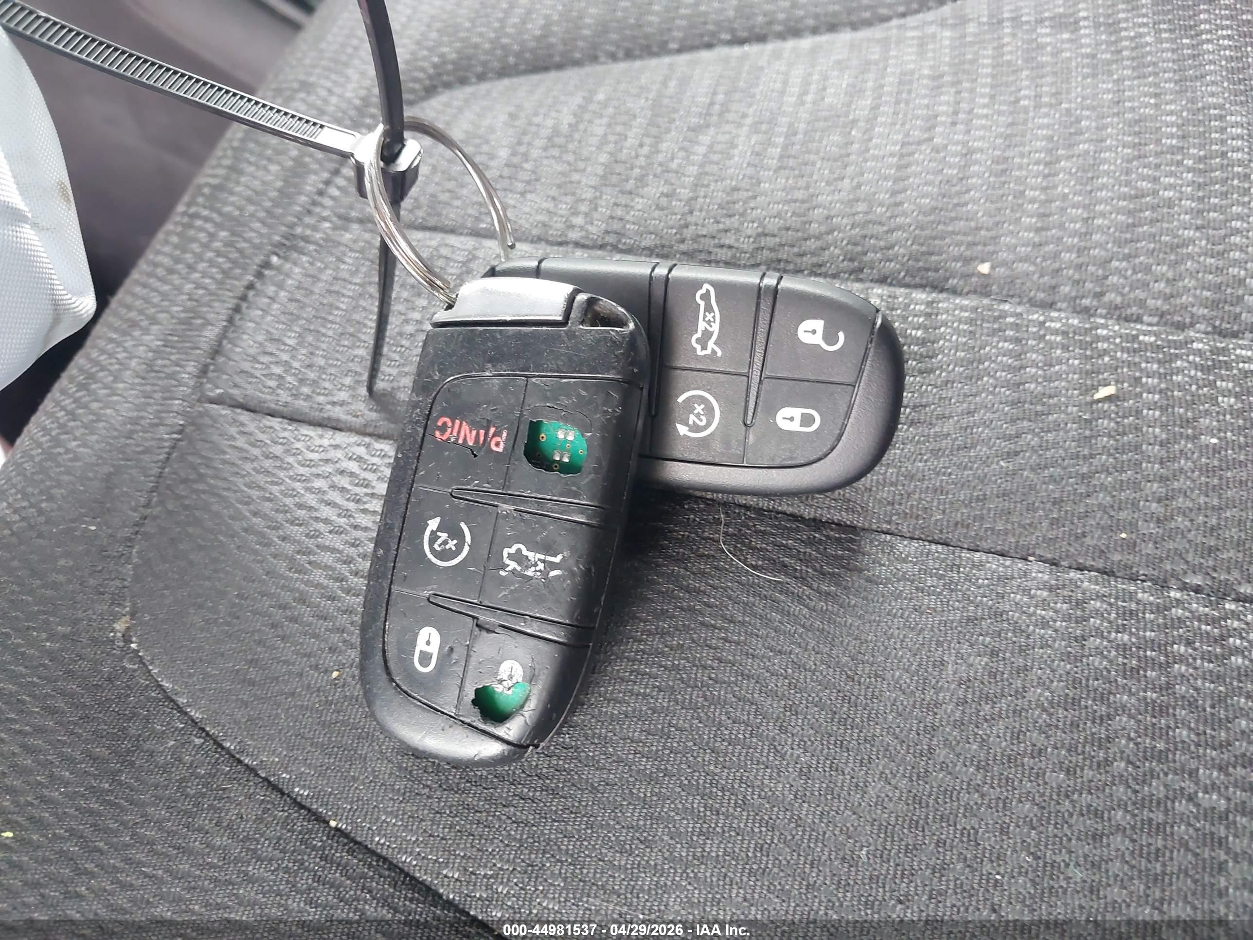 CHRYSLER 200 image 11