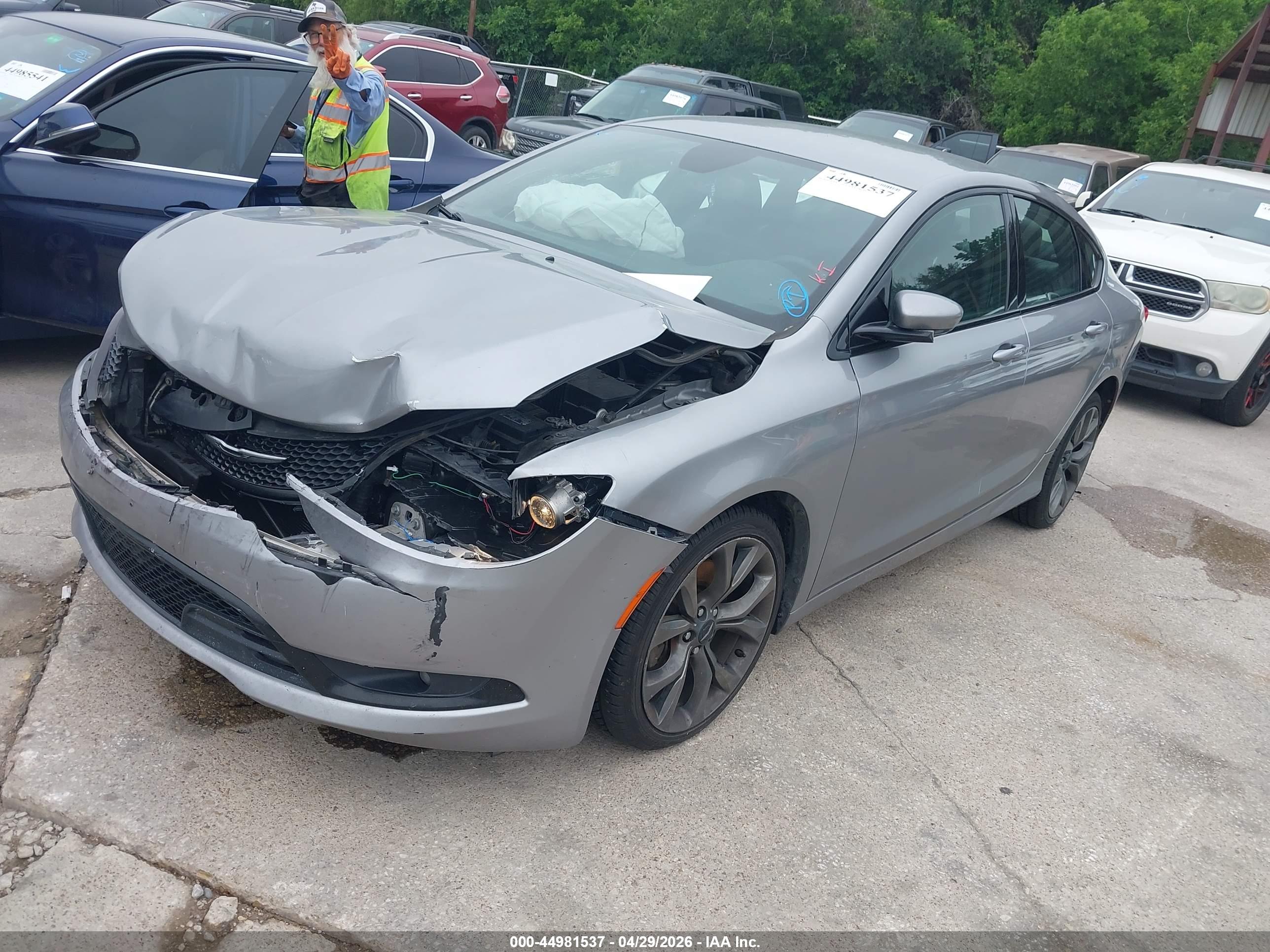 CHRYSLER 200 image 2