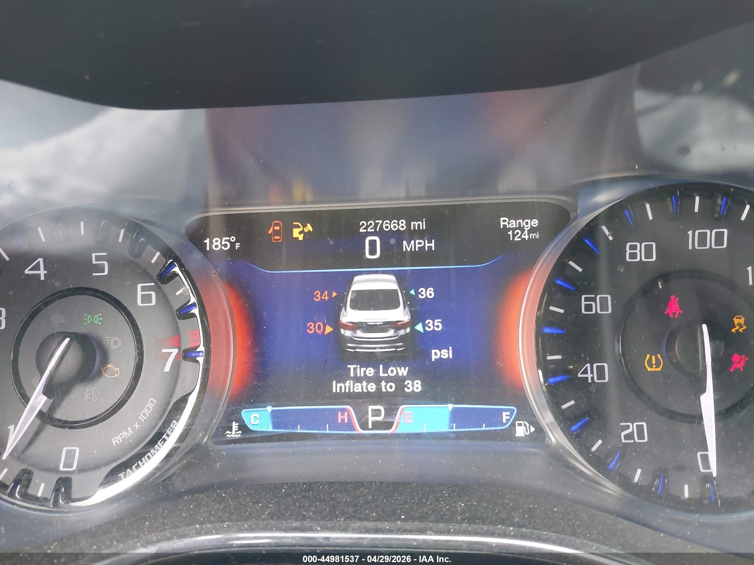 CHRYSLER 200 image 7