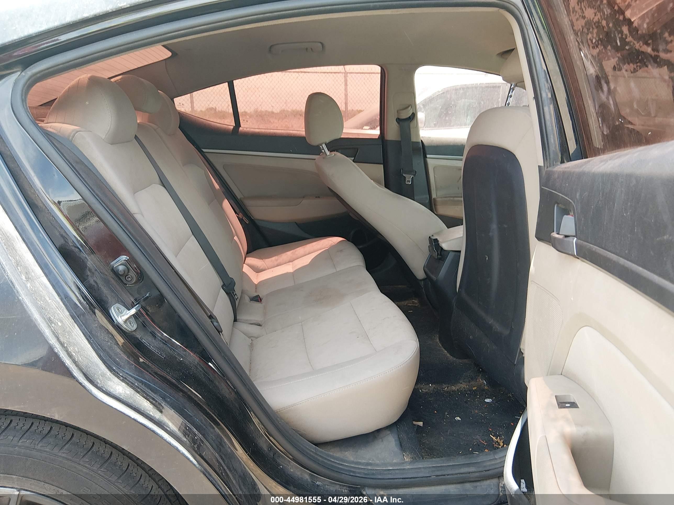 HYUNDAI ELANTRA image 8
