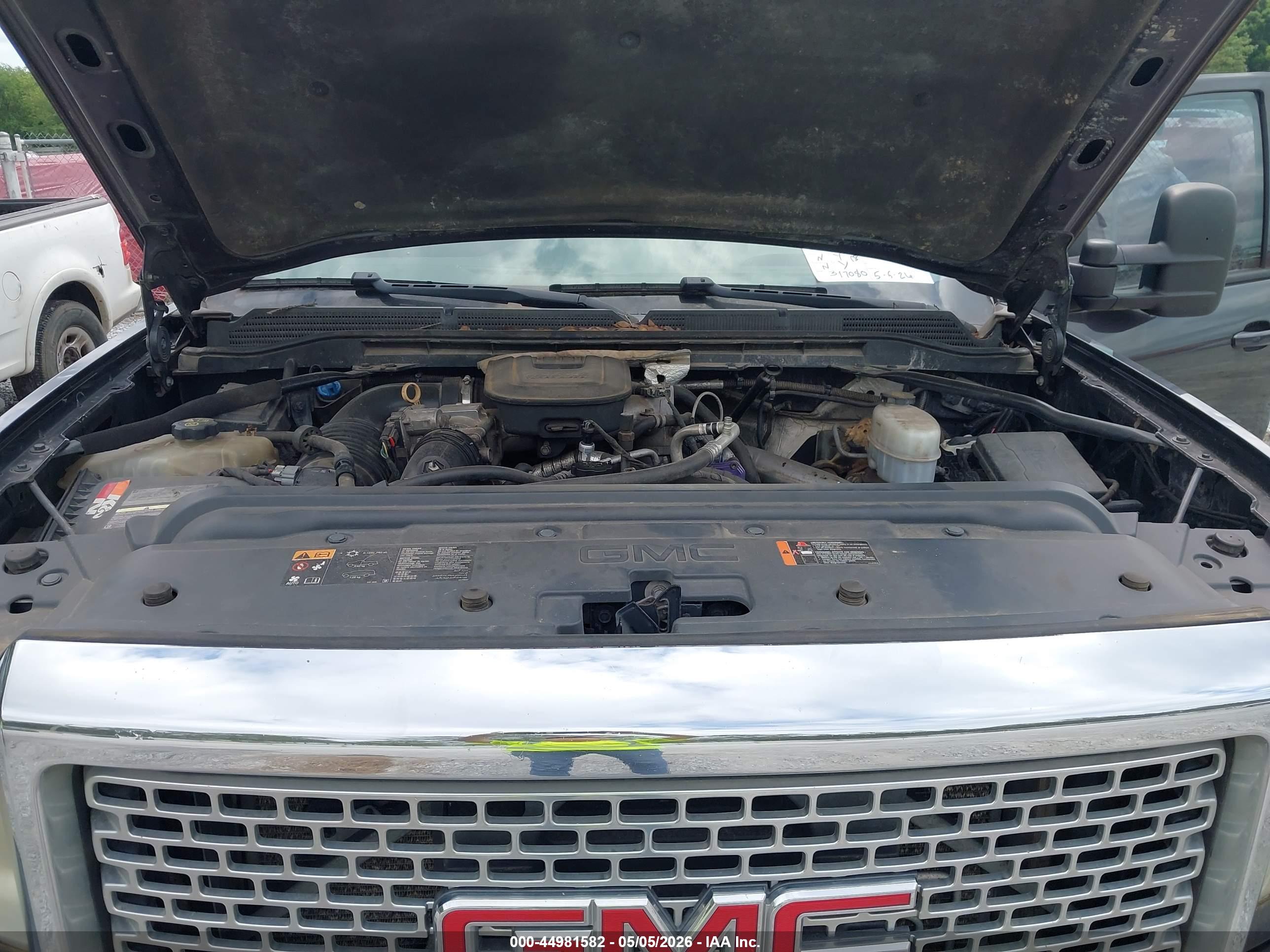 GMC SIERRA image 10