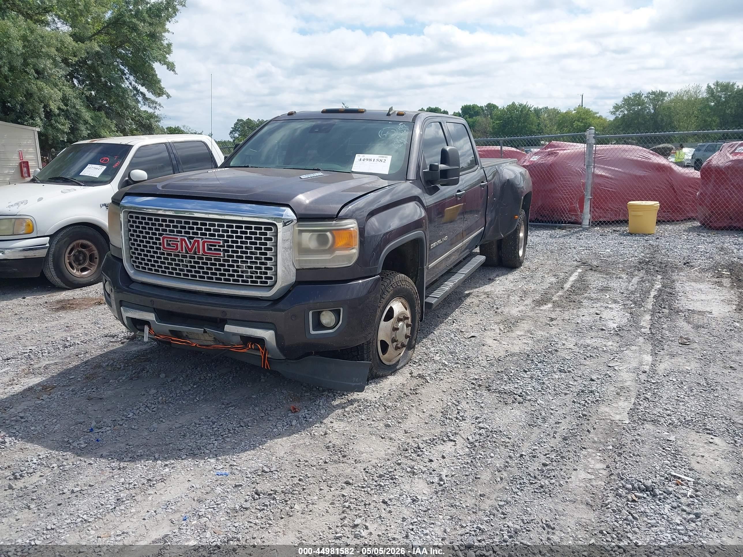 GMC SIERRA image 2