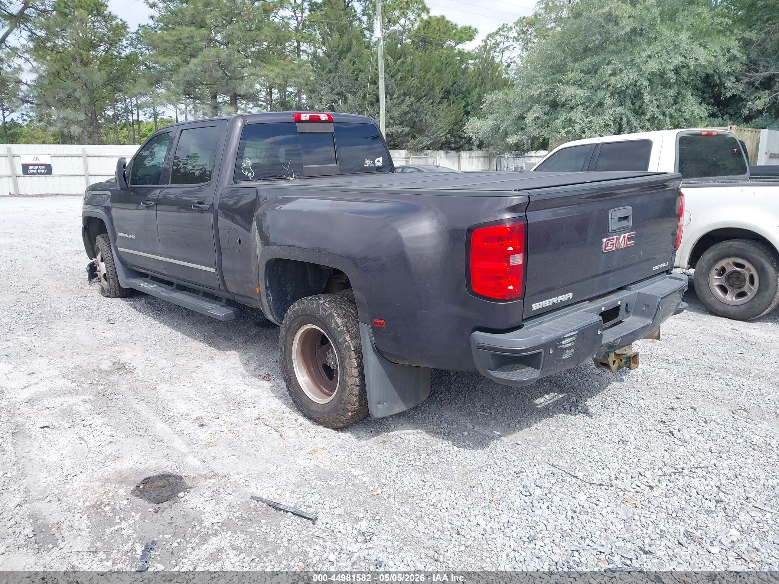 GMC SIERRA image 3