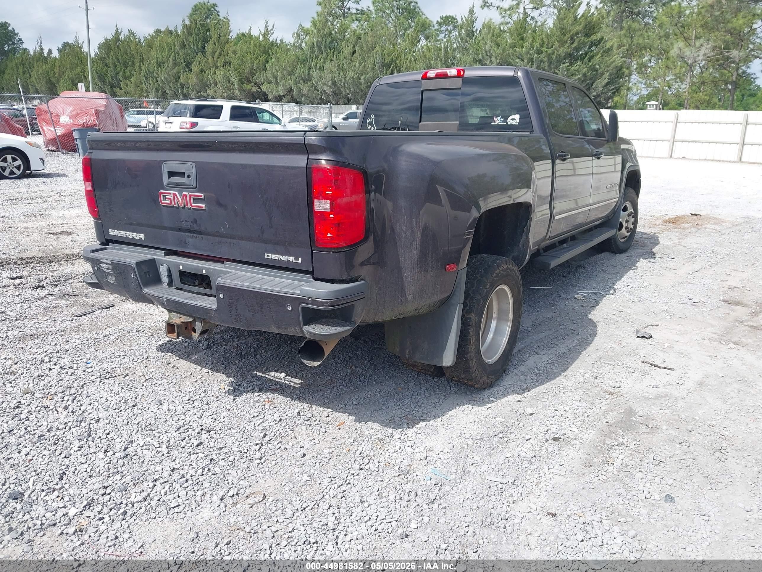 GMC SIERRA image 4