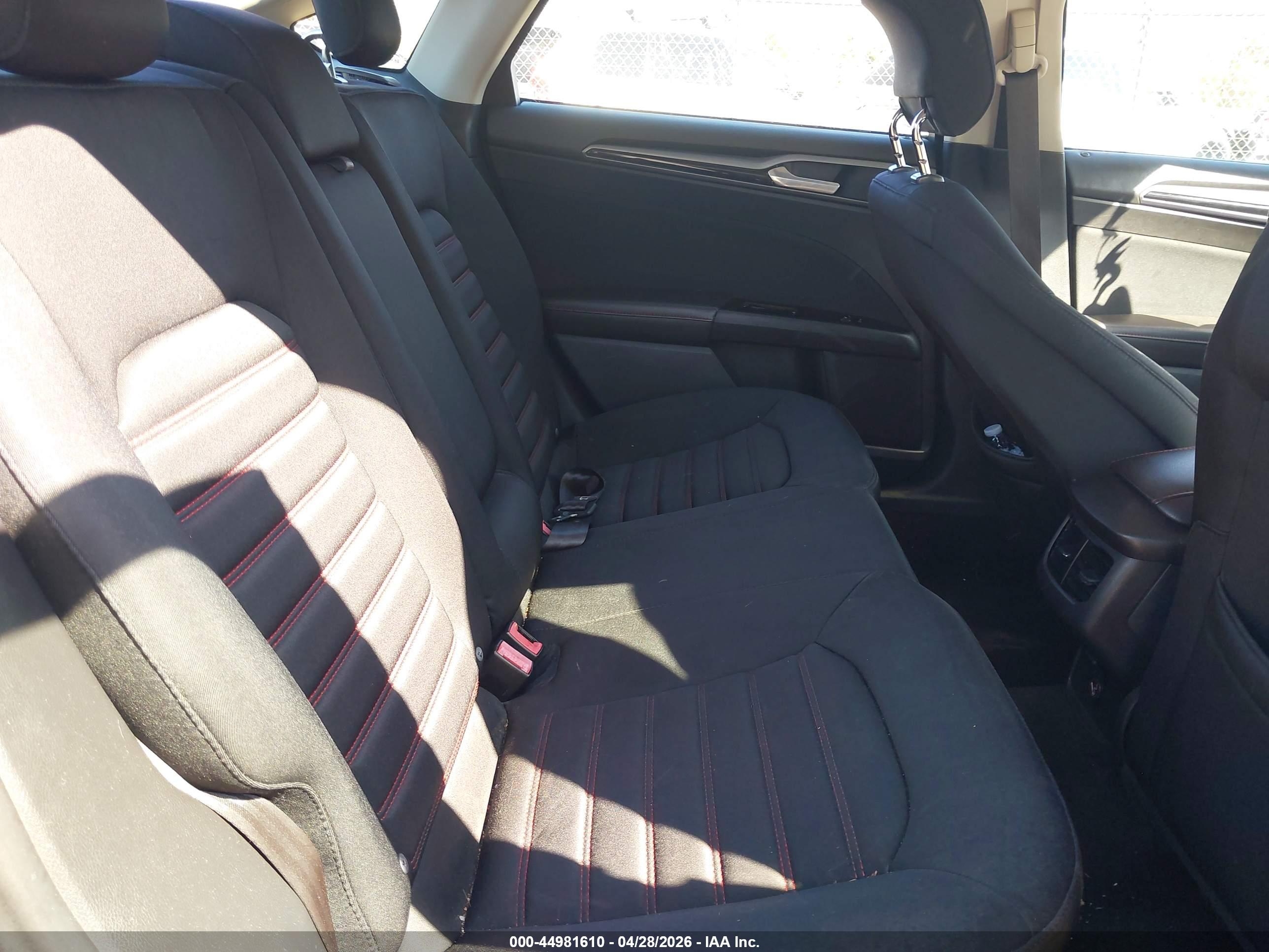 FORD FUSION image 8