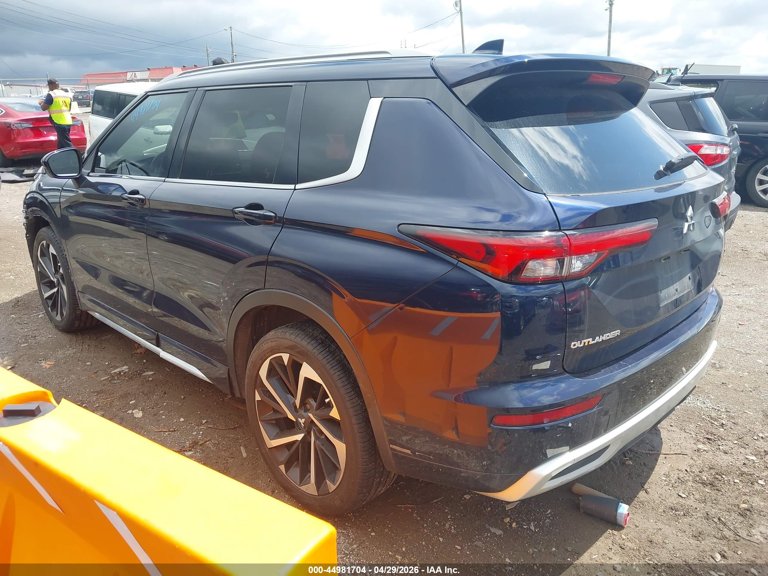 MITSUBISHI OUTLANDER image 3