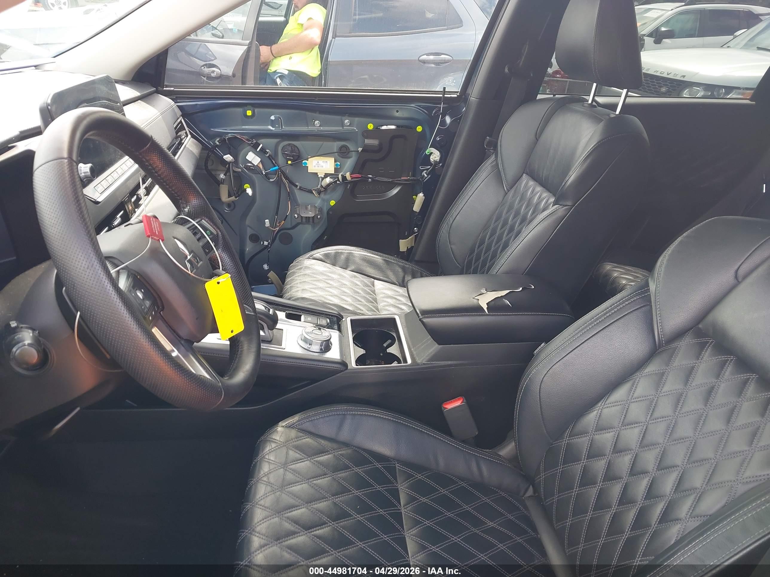 MITSUBISHI OUTLANDER image 5