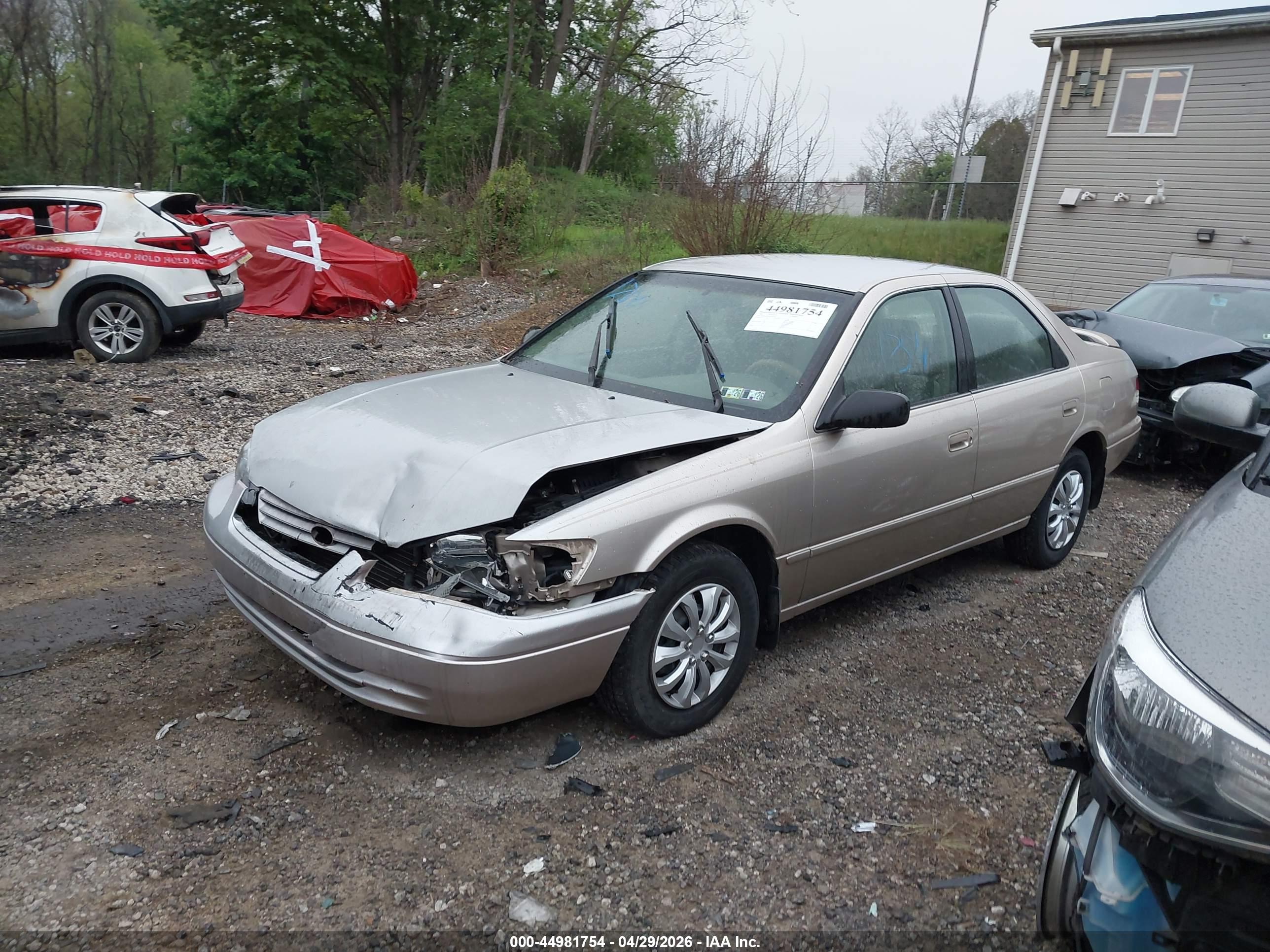 TOYOTA CAMRY image 2