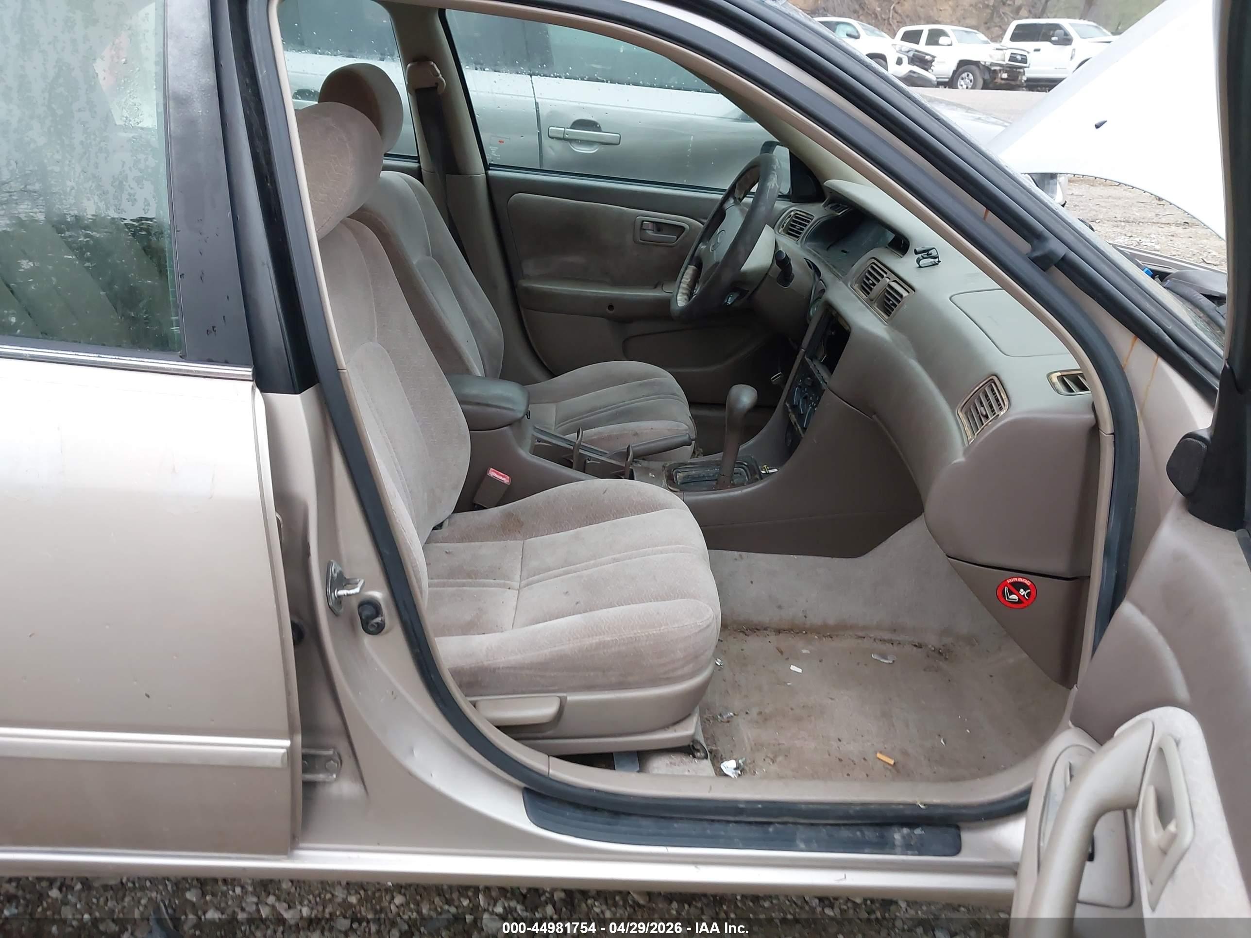 TOYOTA CAMRY image 5