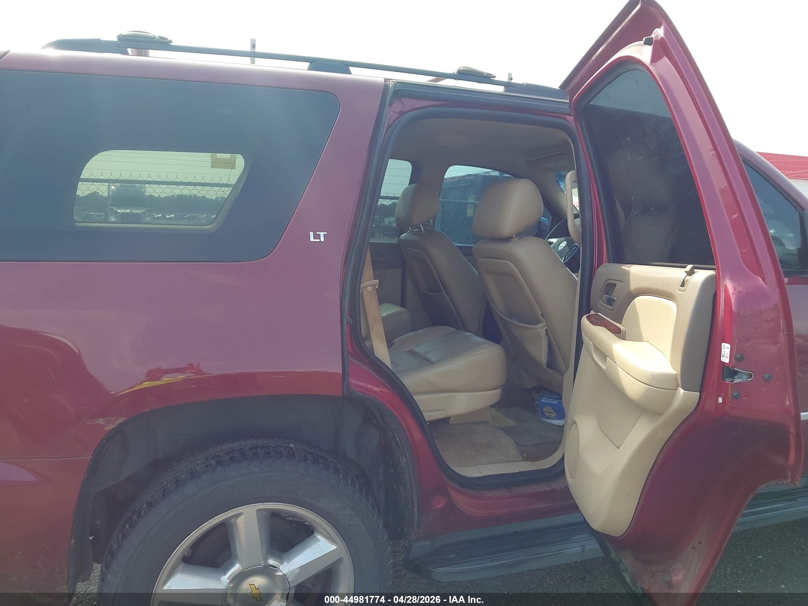 CHEVROLET TAHOE image 8