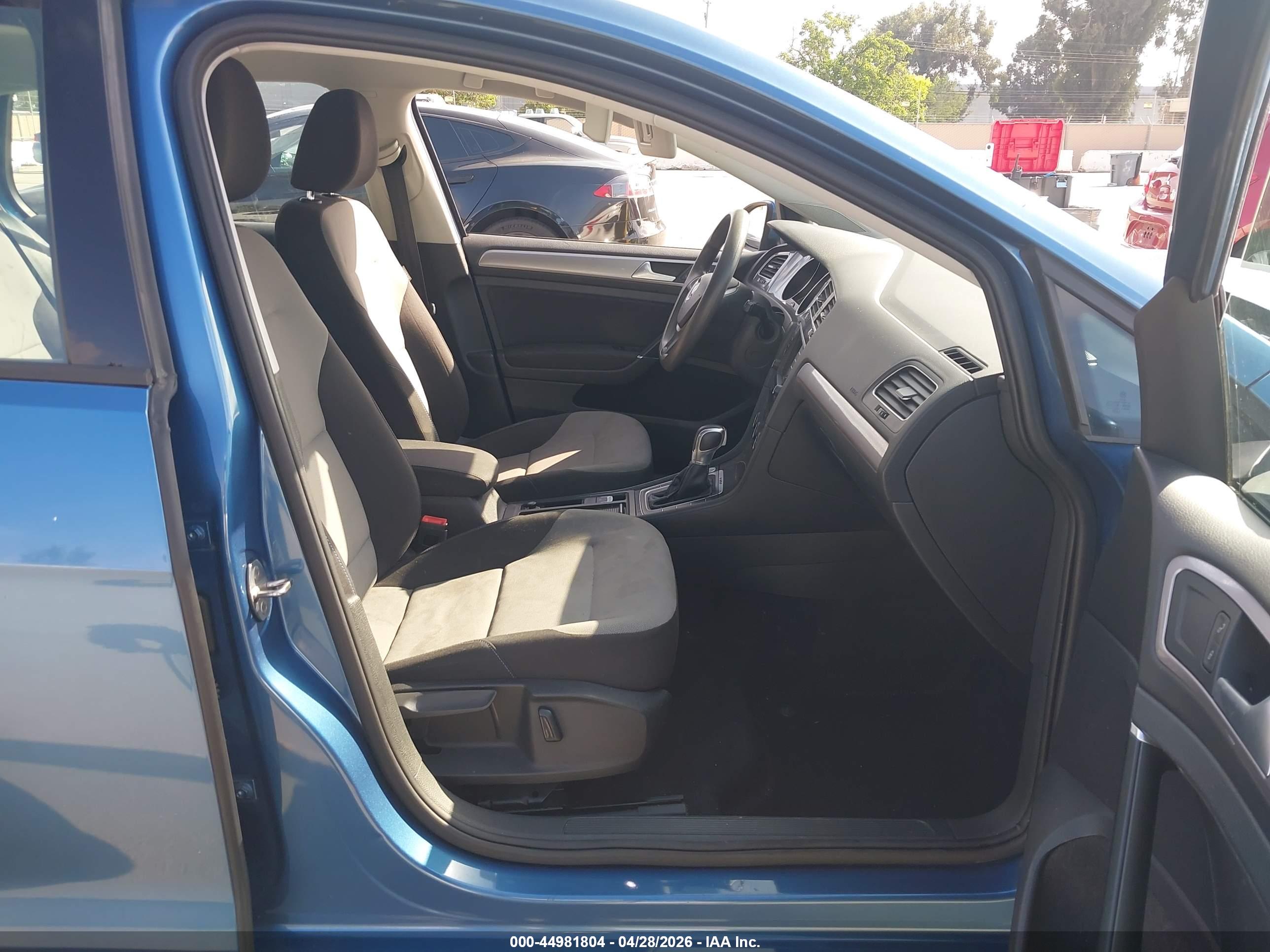 VOLKSWAGEN E-GOLF image 5