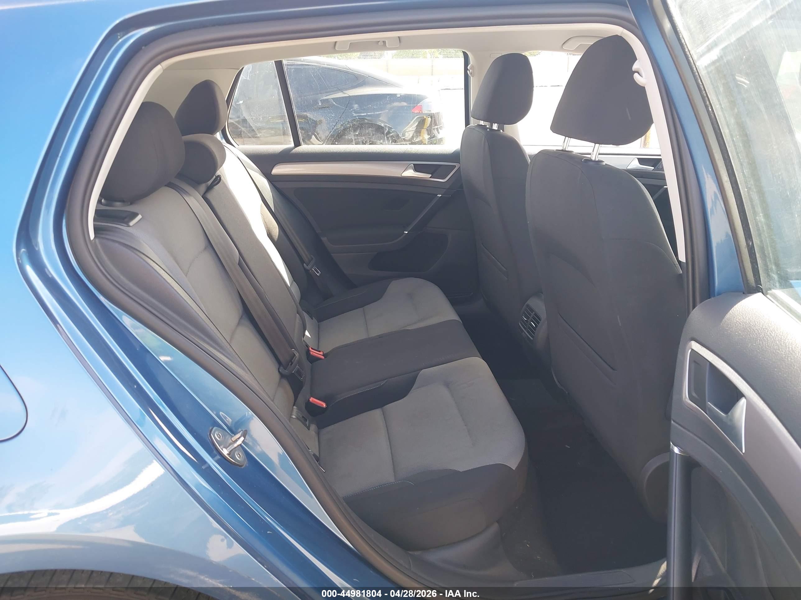 VOLKSWAGEN E-GOLF image 8