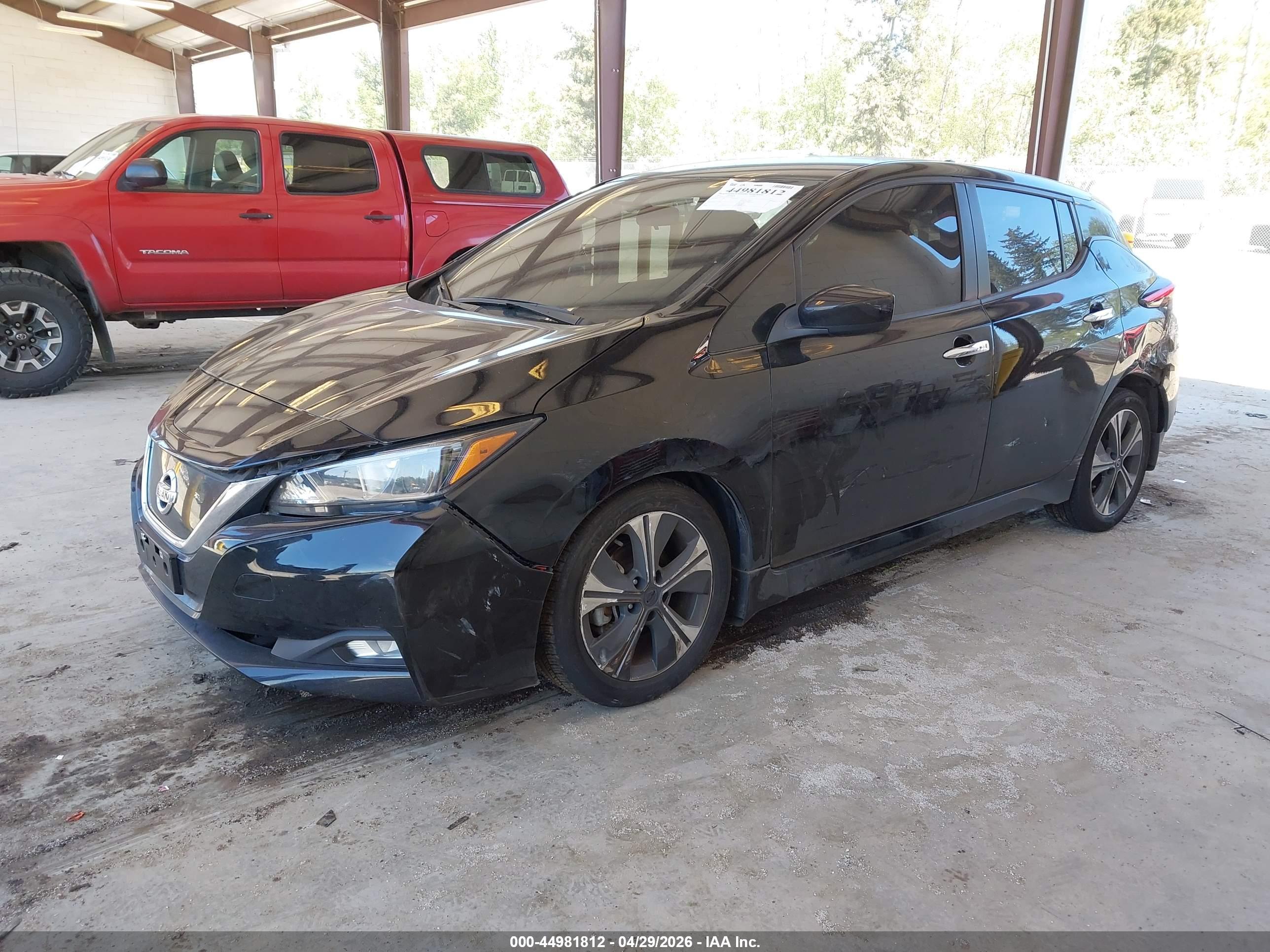 NISSAN LEAF image 2