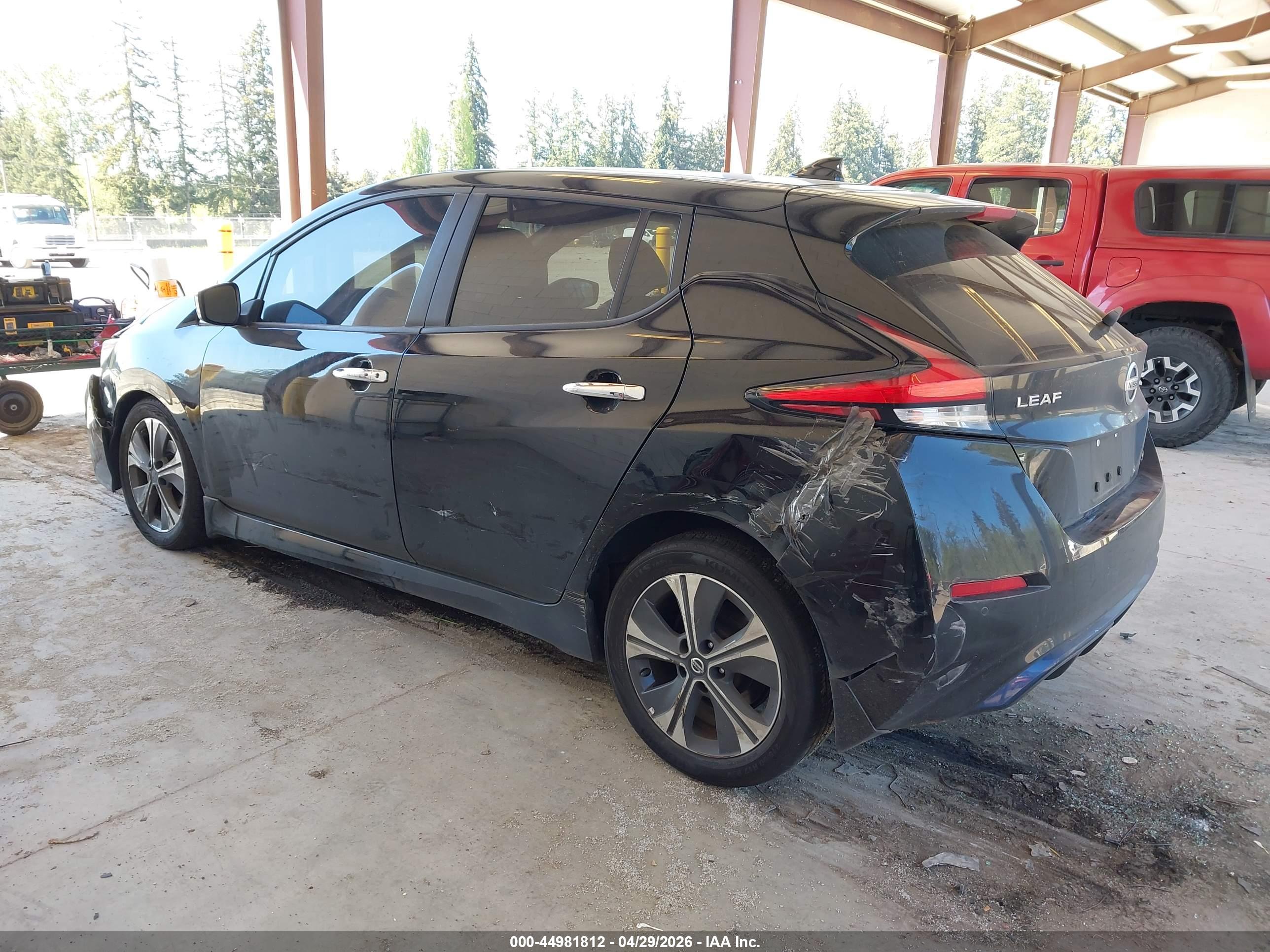 NISSAN LEAF image 3