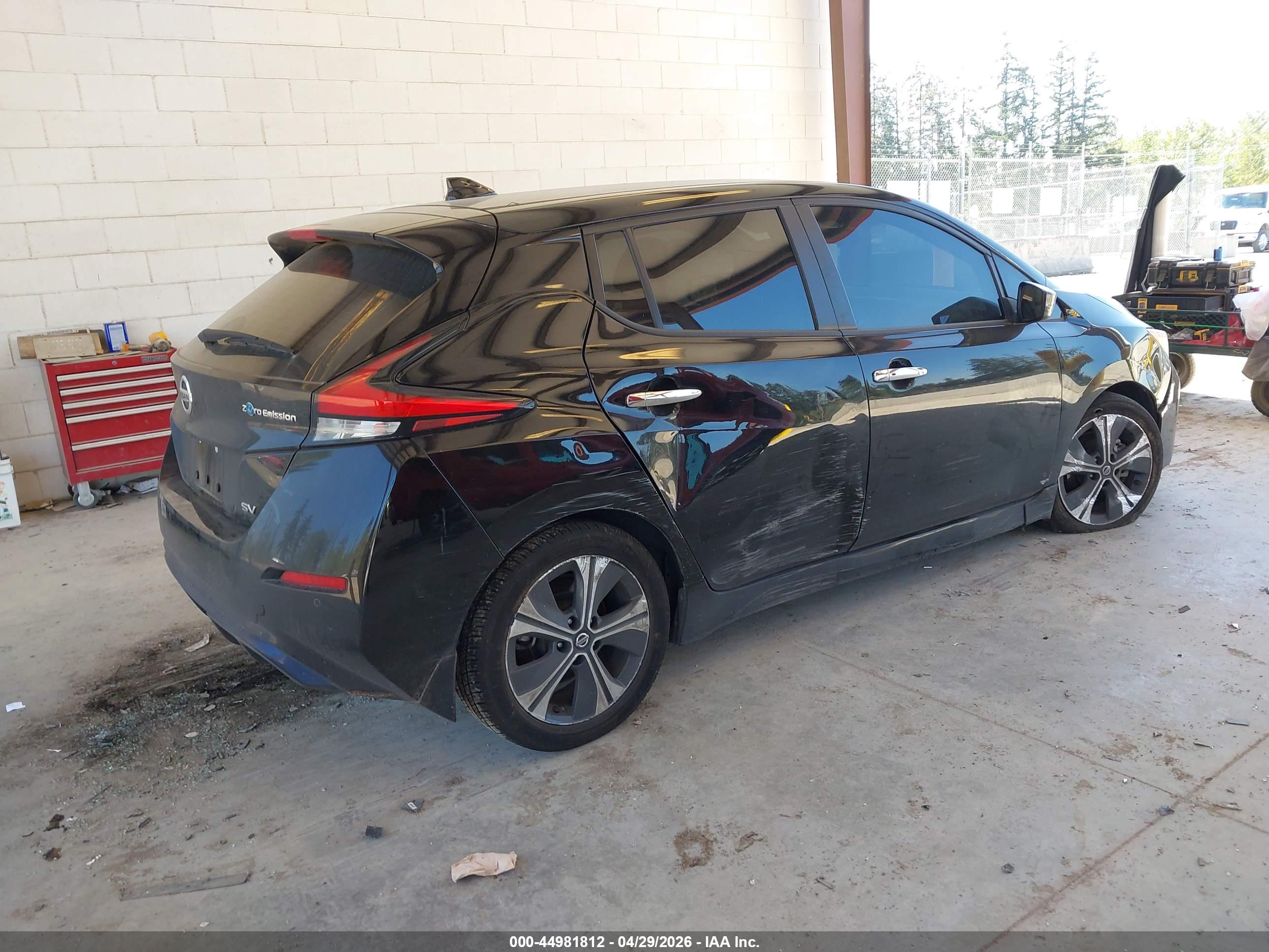 NISSAN LEAF image 4
