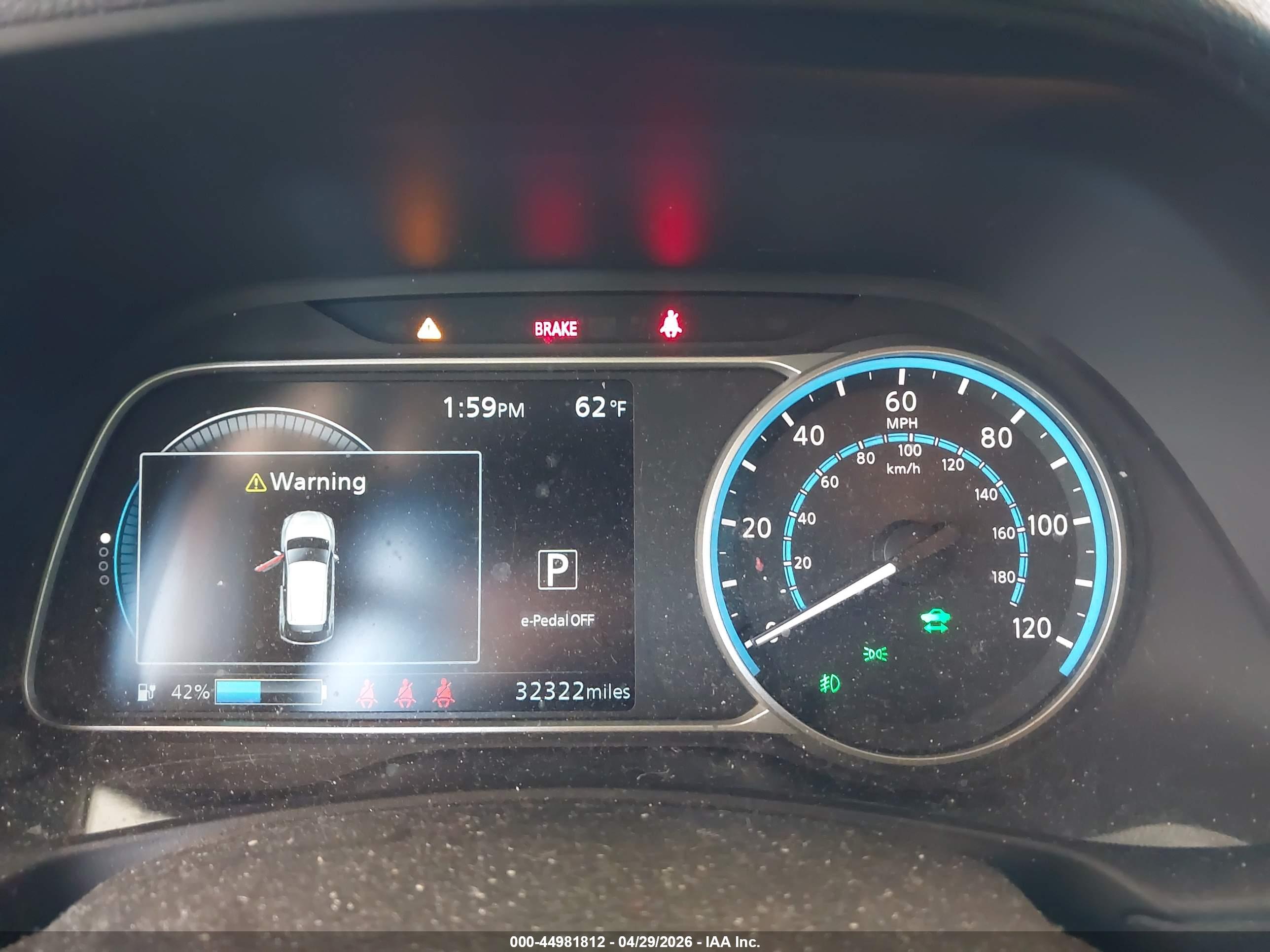 NISSAN LEAF image 7
