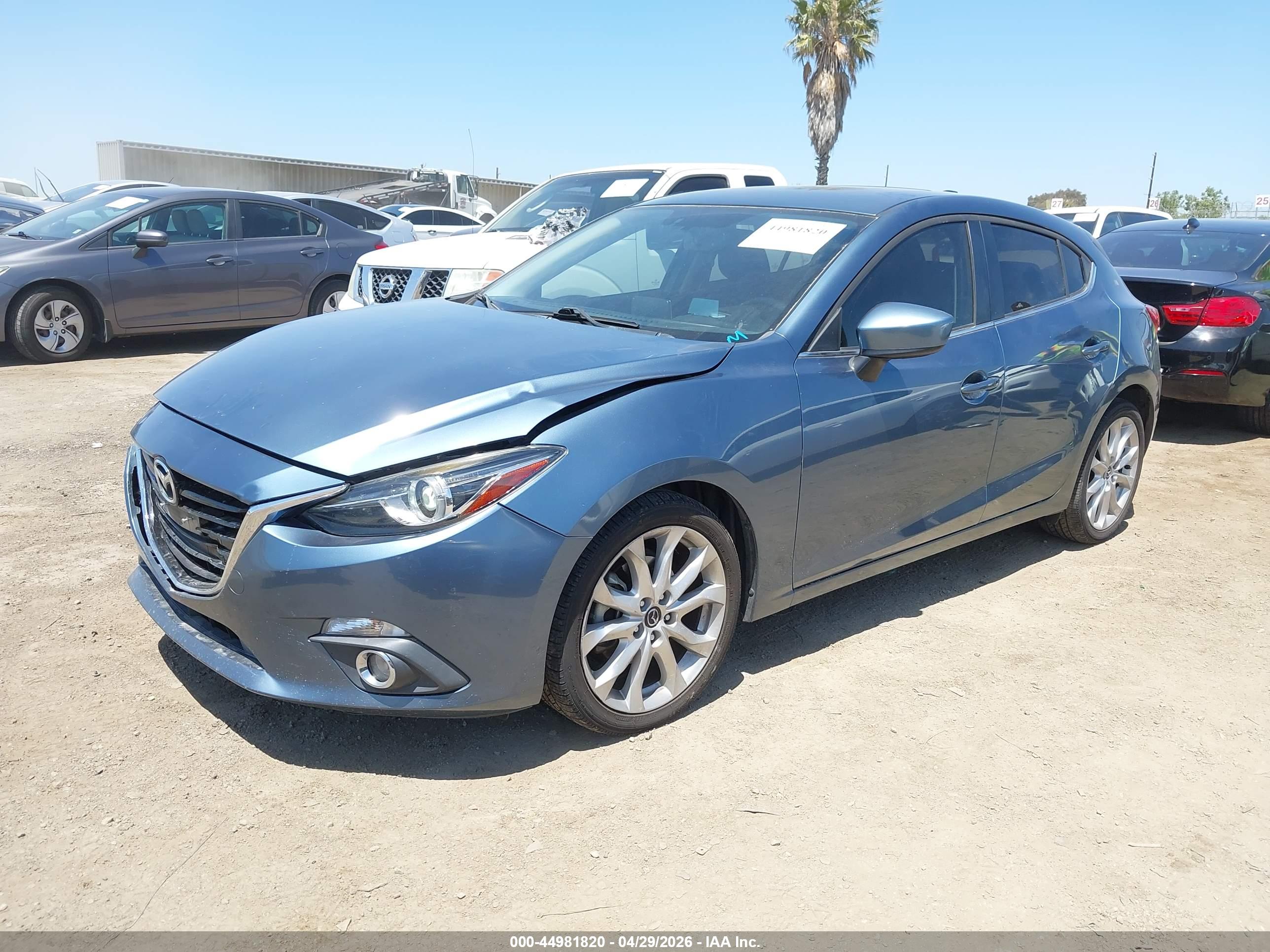 MAZDA MAZDA3 image 2