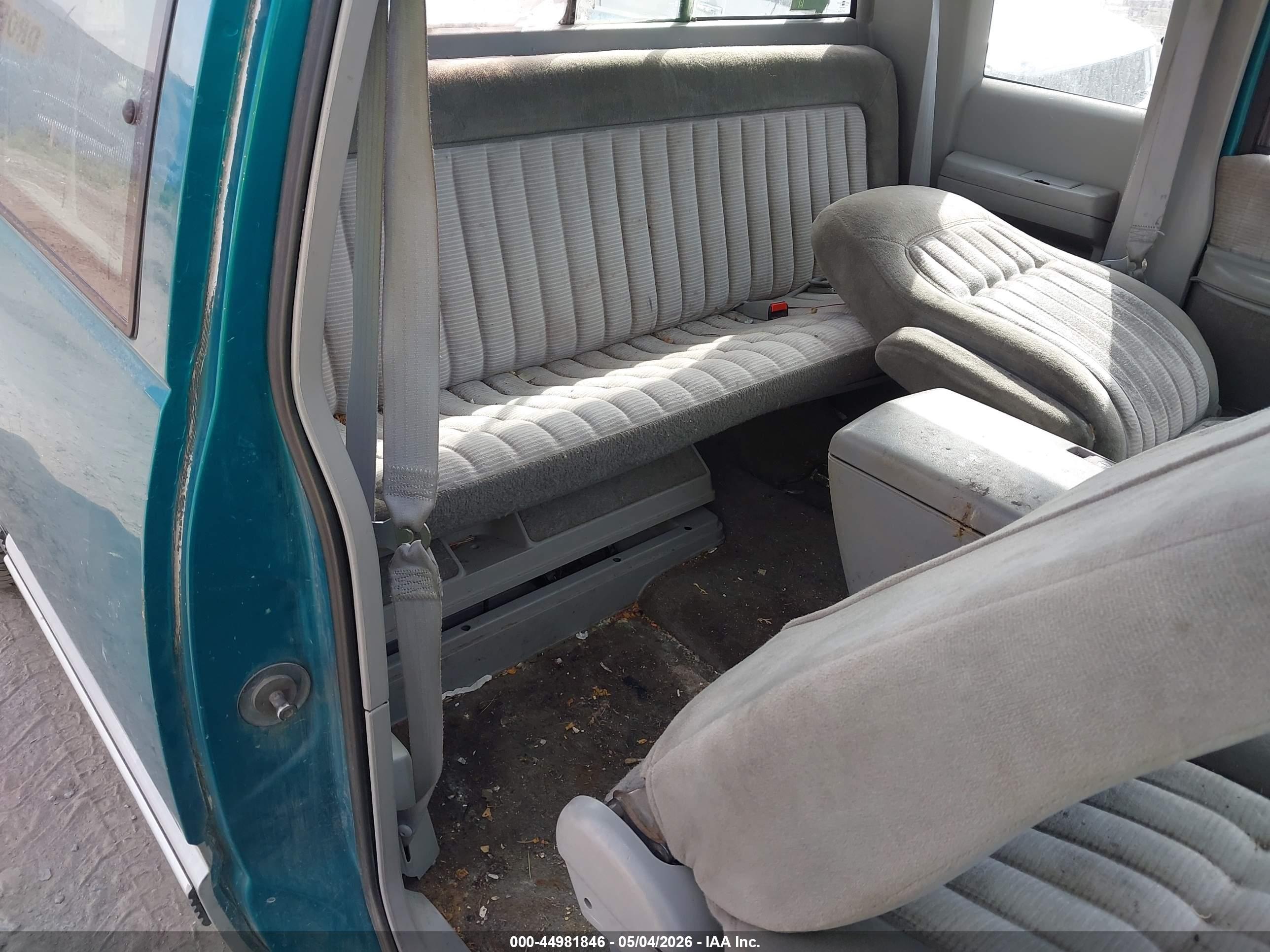 CHEVROLET GMT-400 image 8