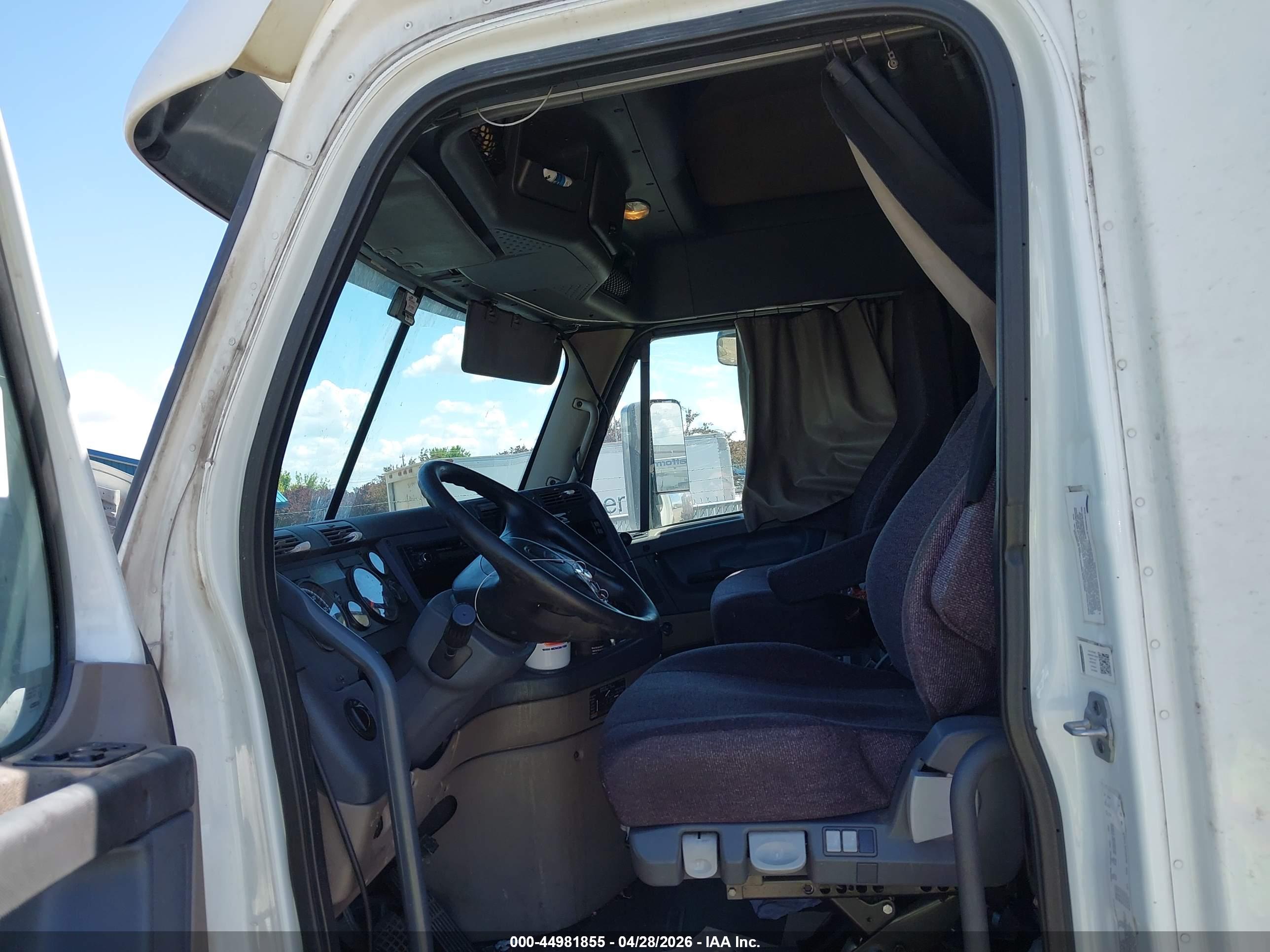 FREIGHTLINER CASCADIA image 7
