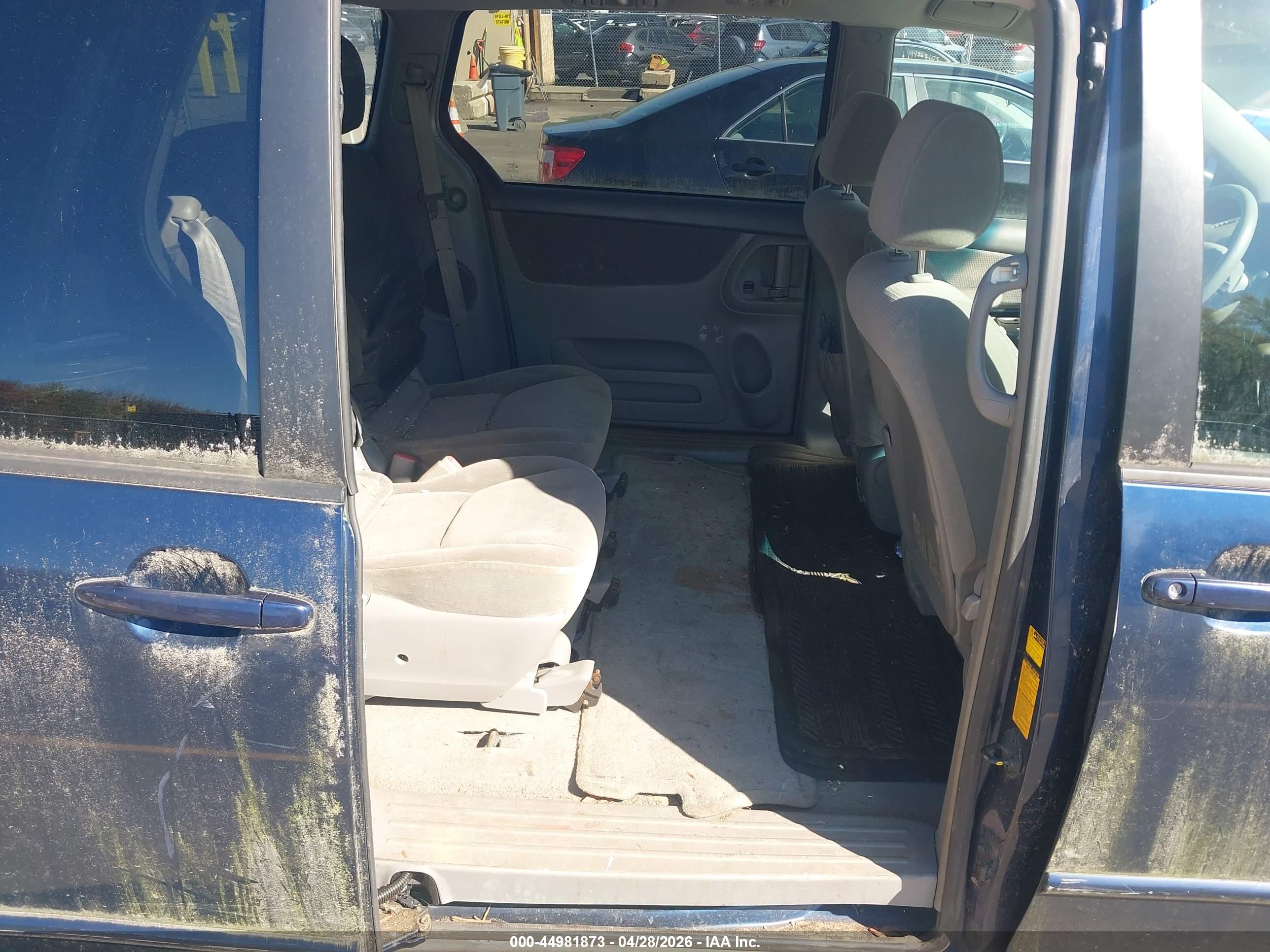 TOYOTA SIENNA image 8