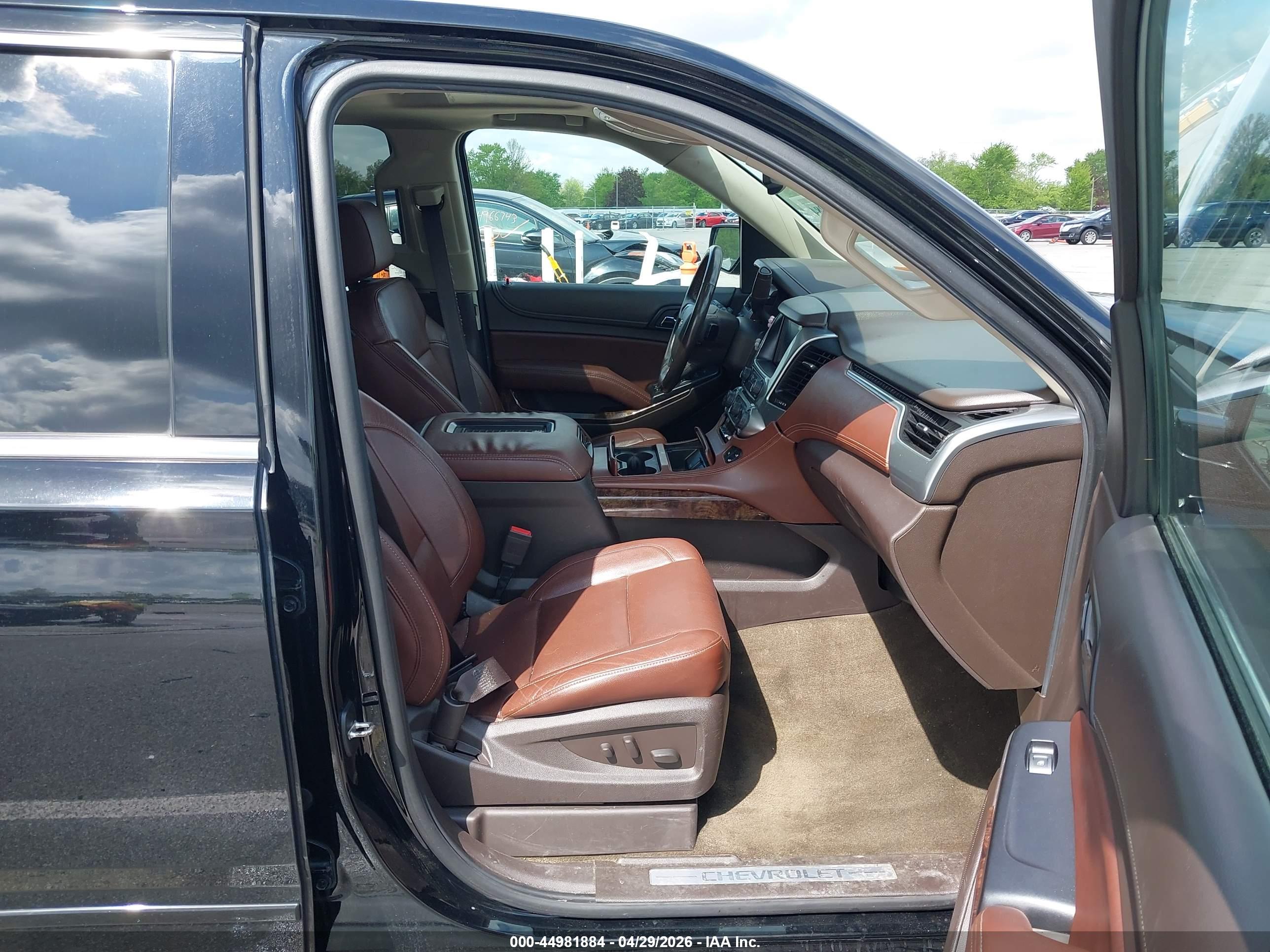 CHEVROLET SUBURBAN image 5