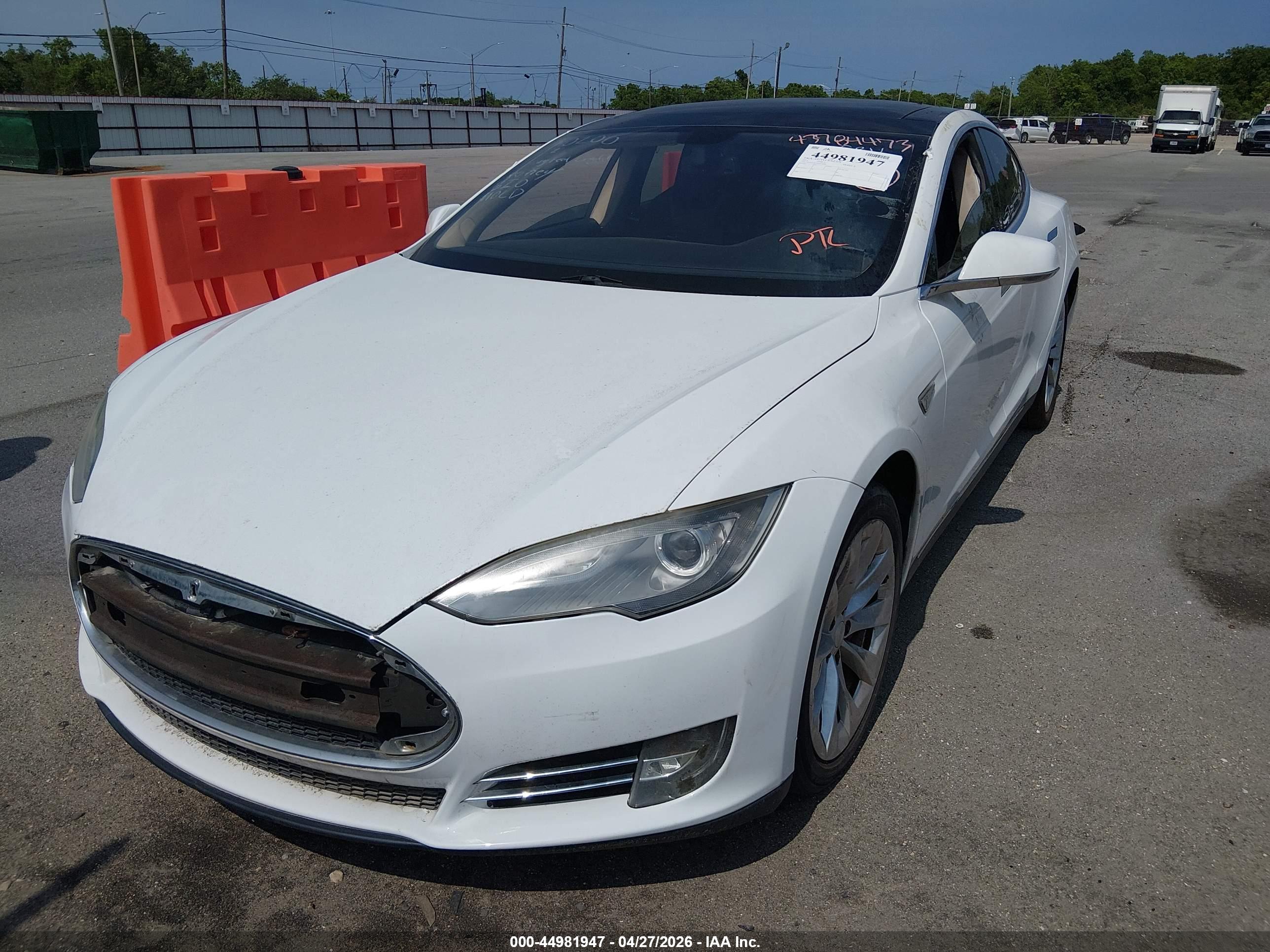 TESLA MODEL image 2