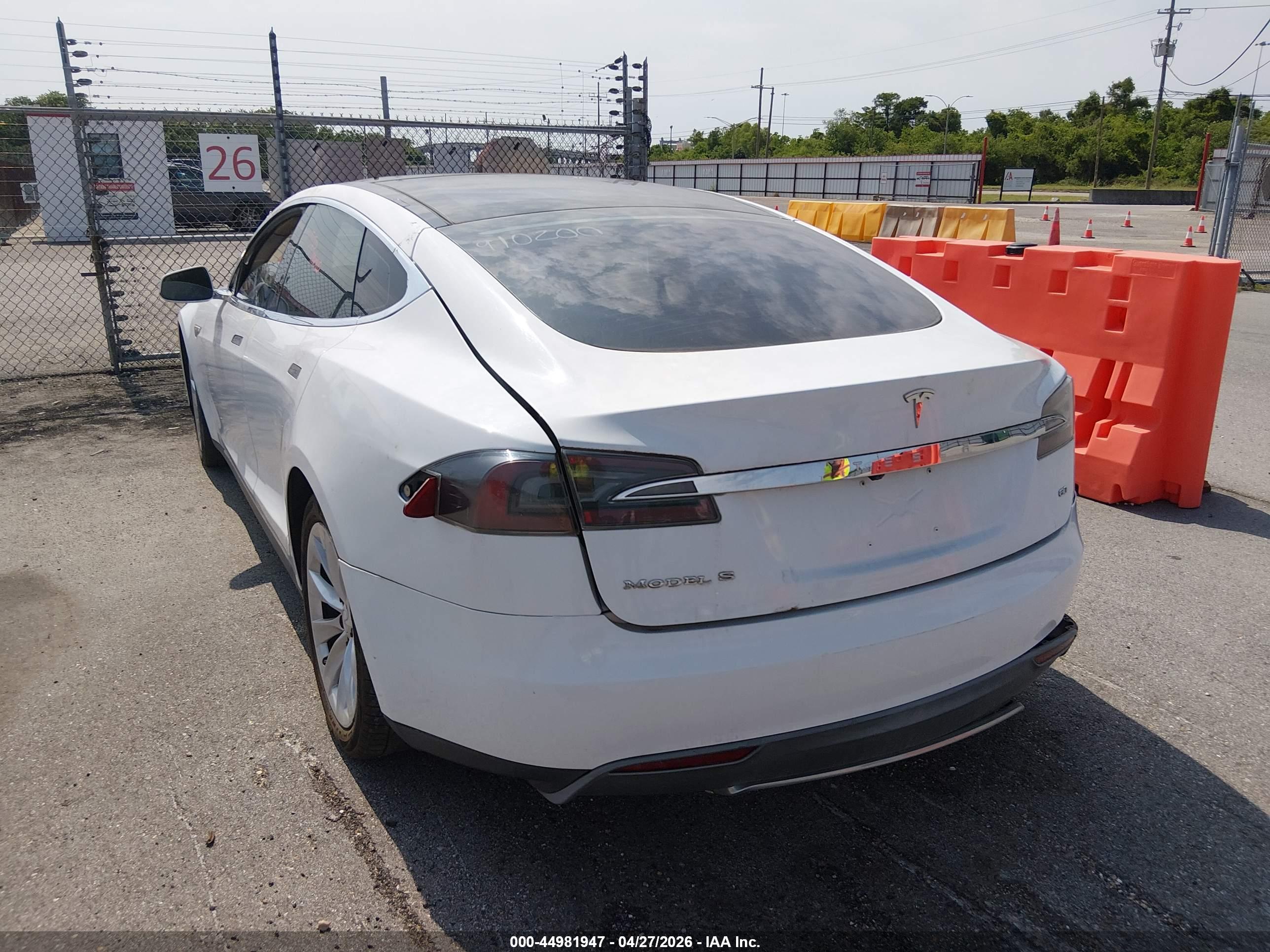 TESLA MODEL image 3
