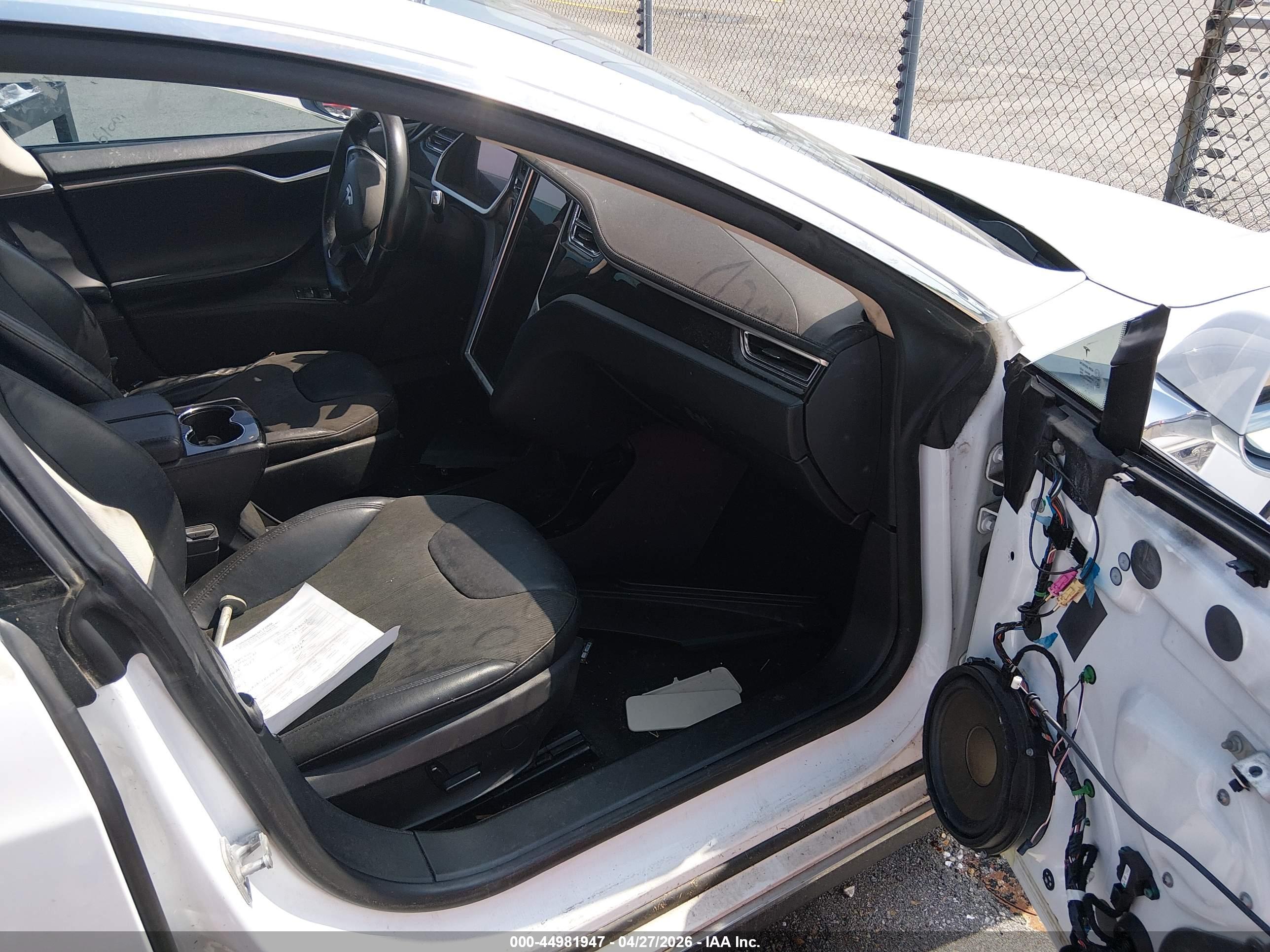 TESLA MODEL image 5
