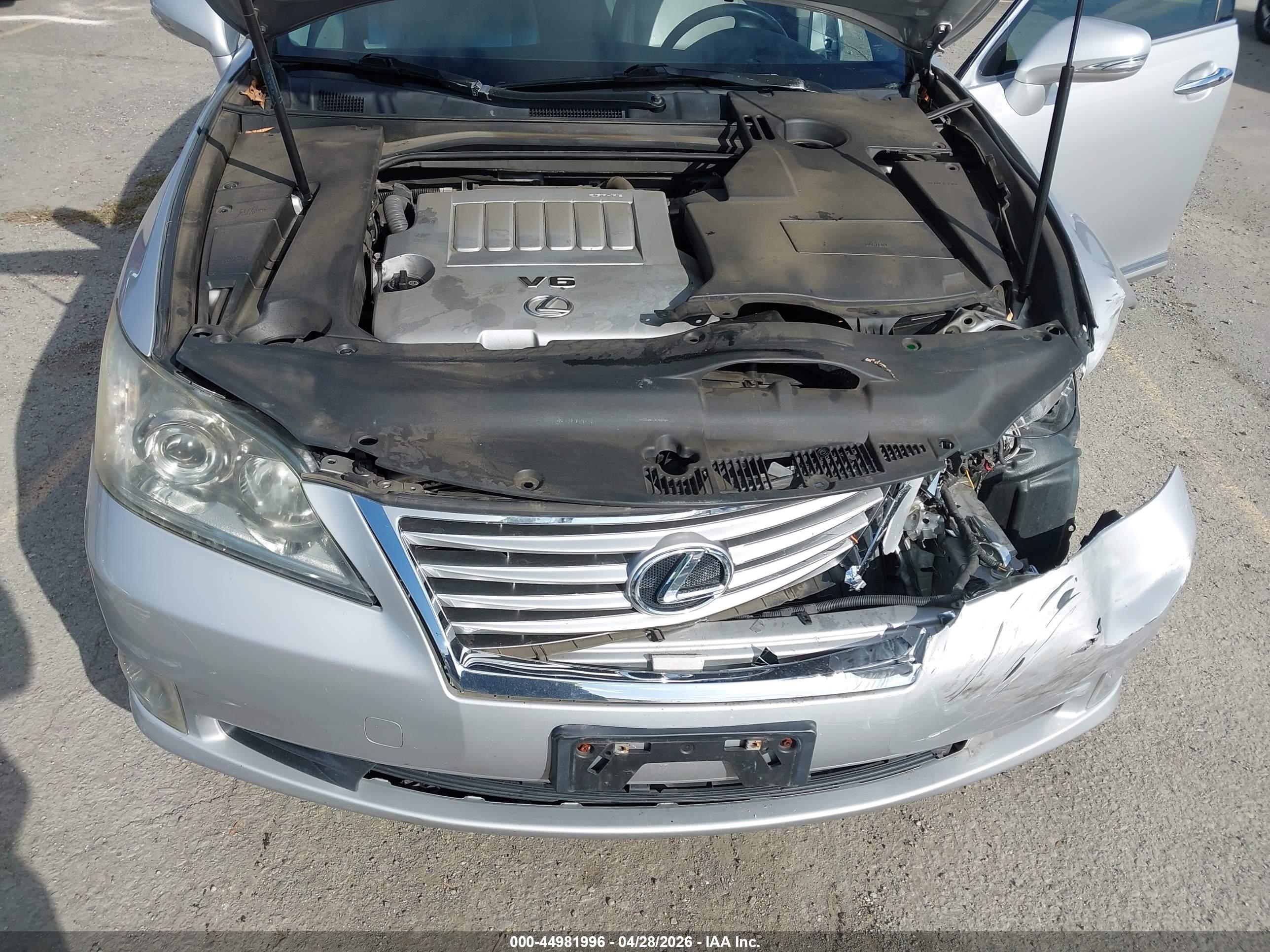 LEXUS ES image 10