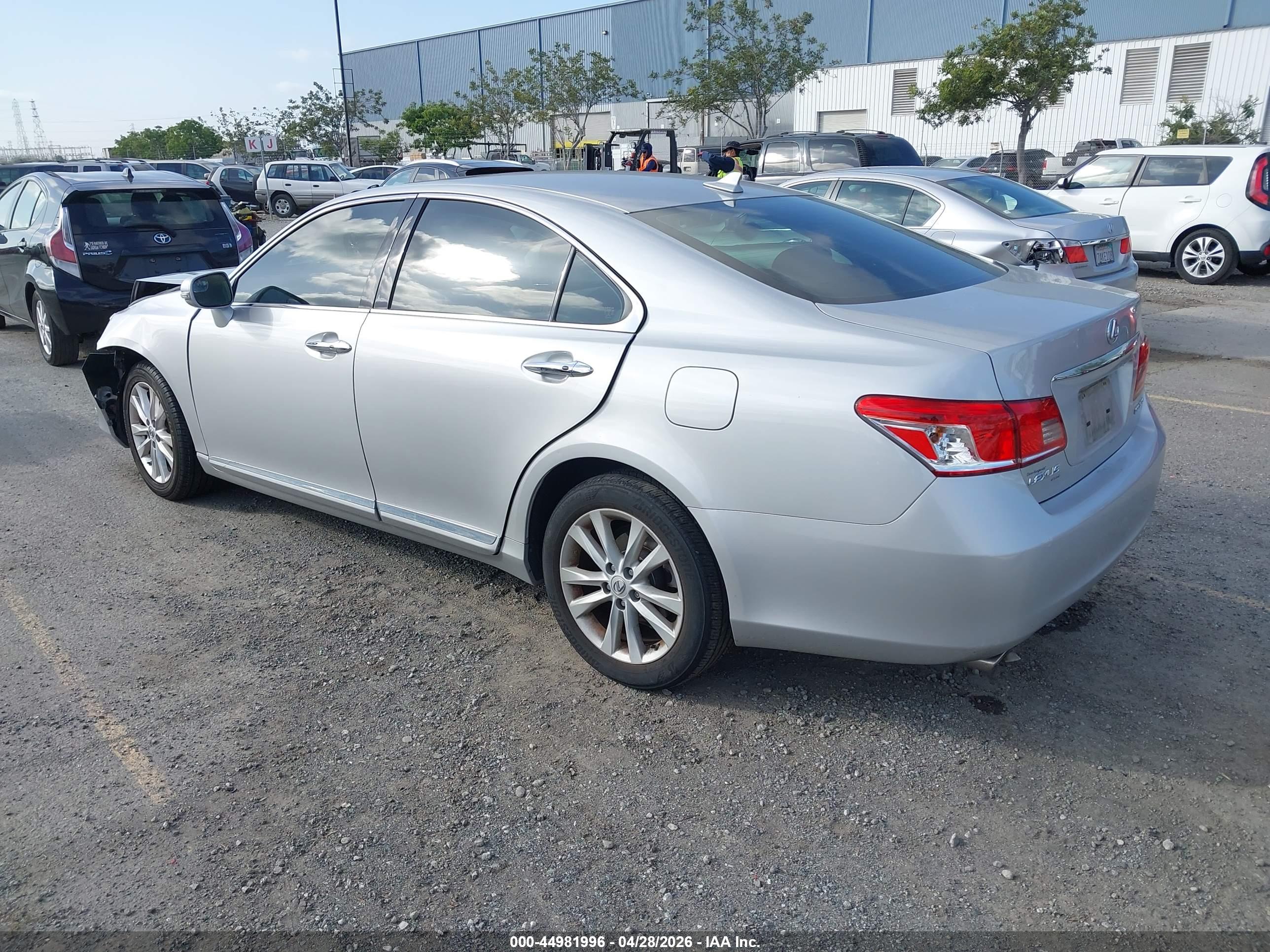LEXUS ES image 3