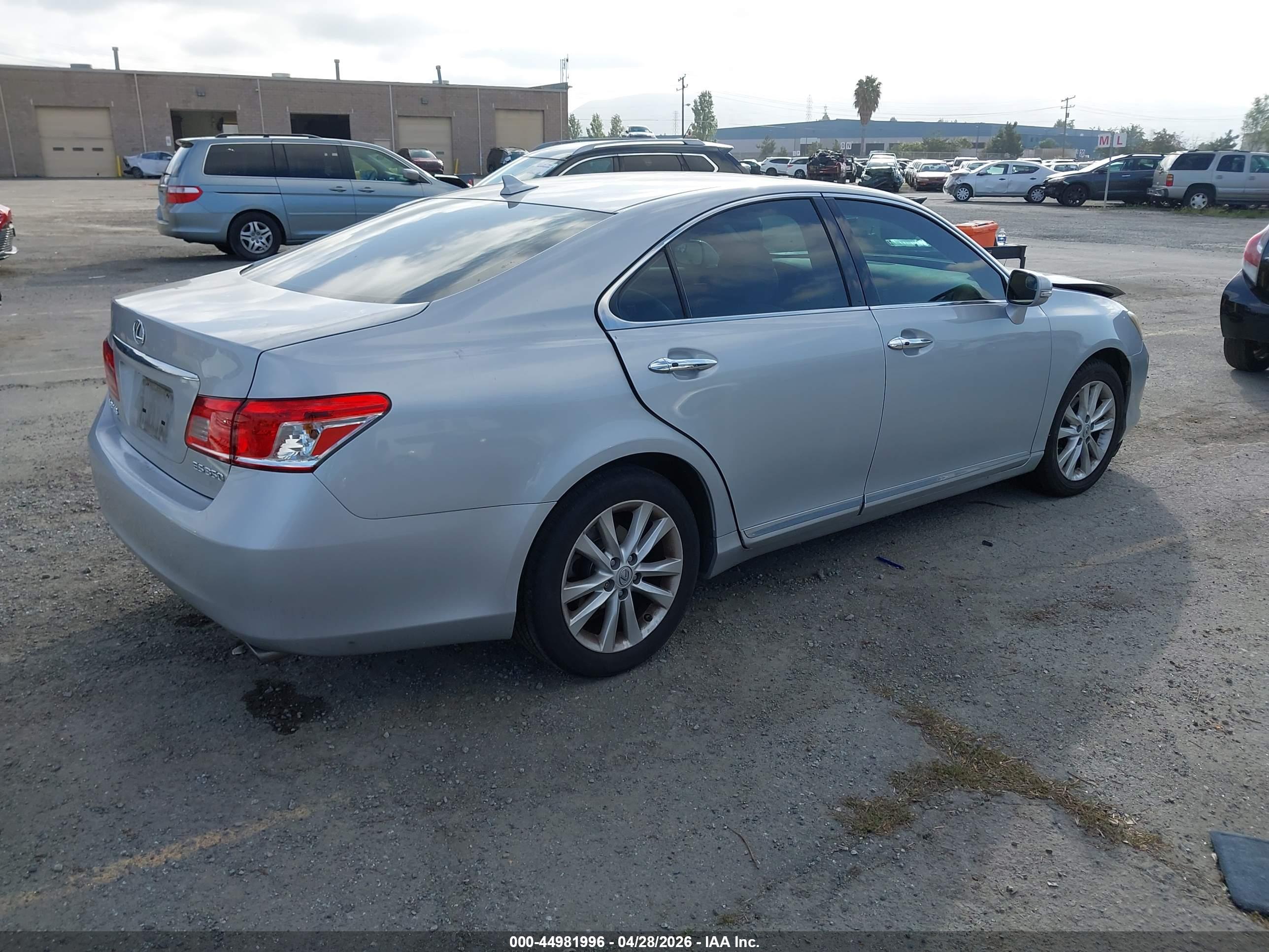 LEXUS ES image 4
