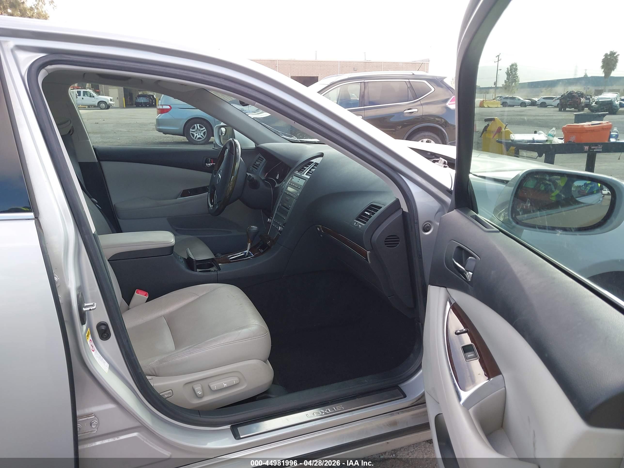 LEXUS ES image 5
