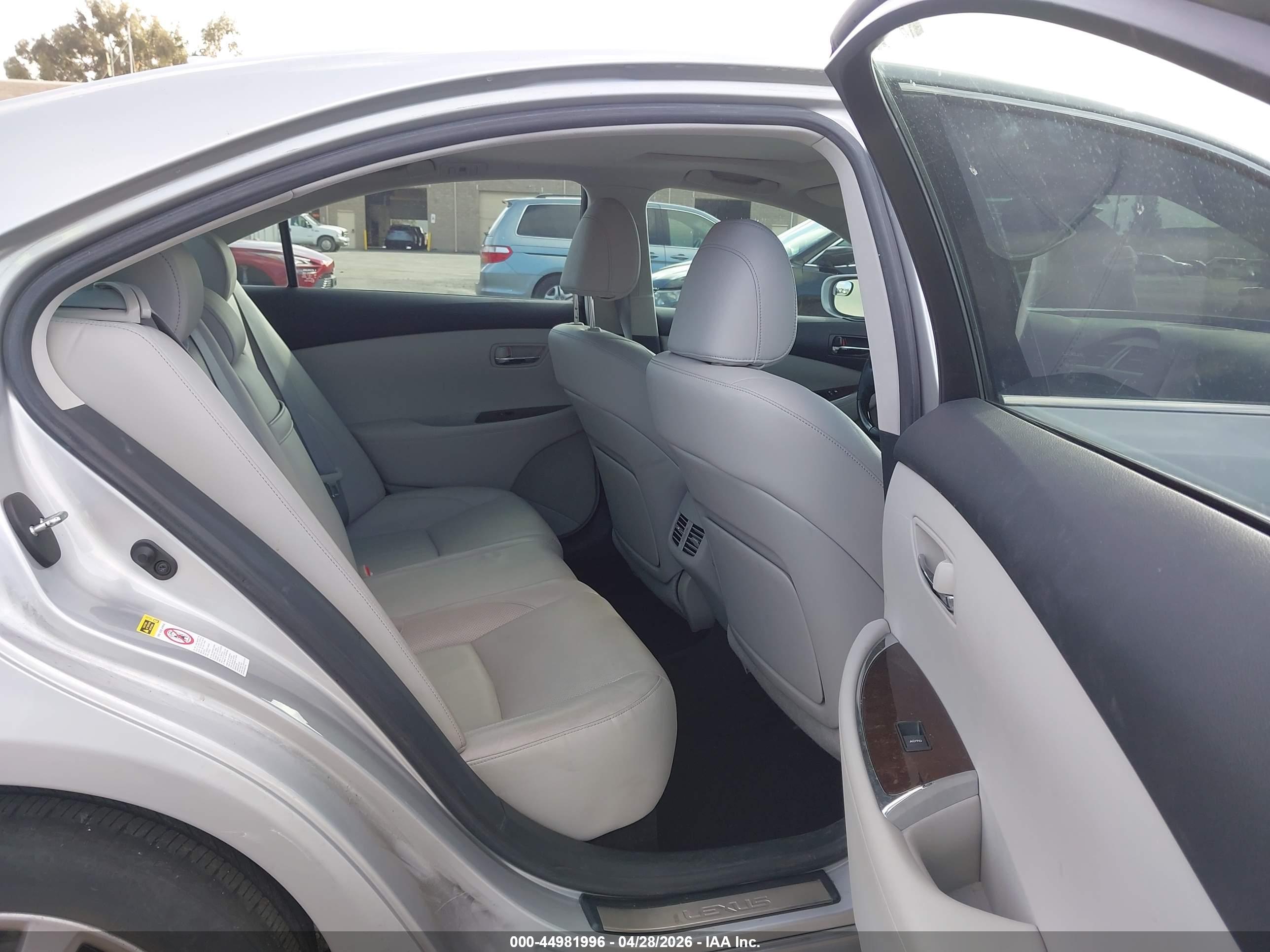 LEXUS ES image 8