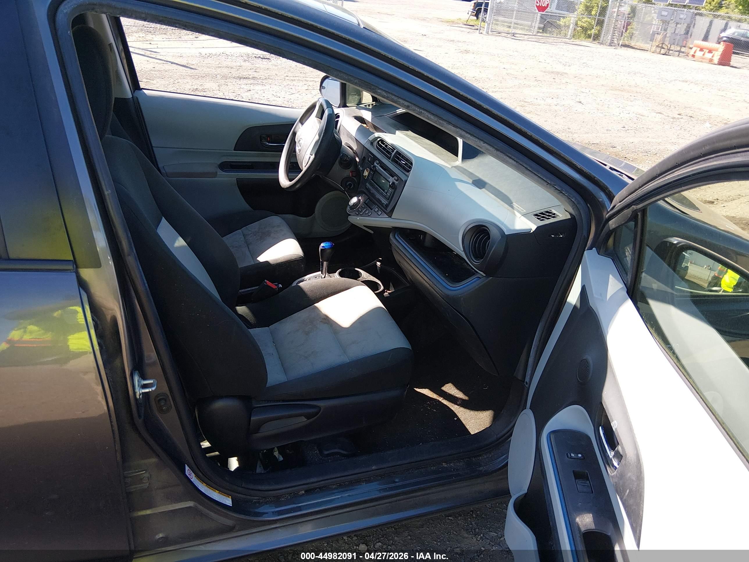 TOYOTA PRIUS image 5