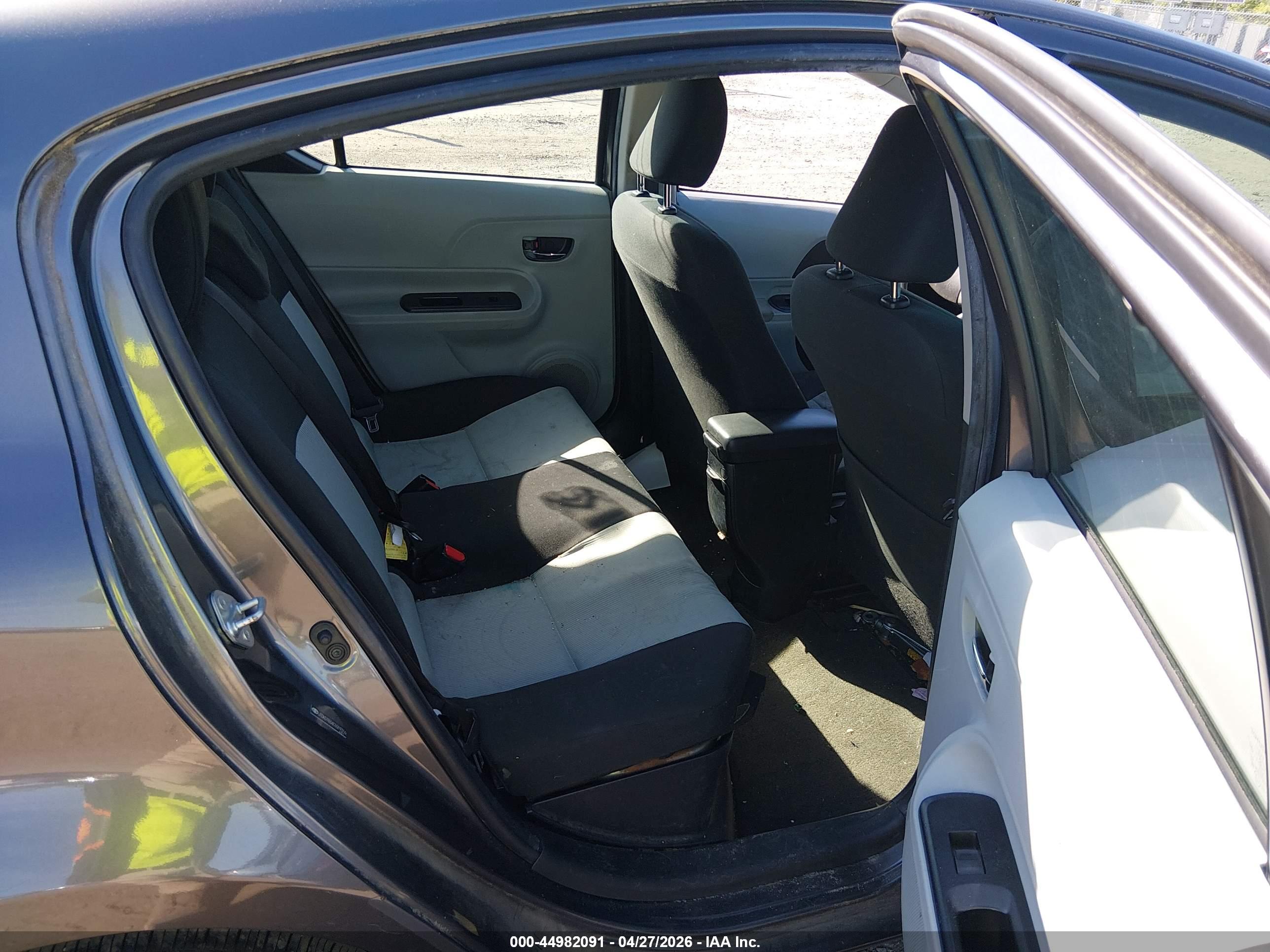 TOYOTA PRIUS image 8