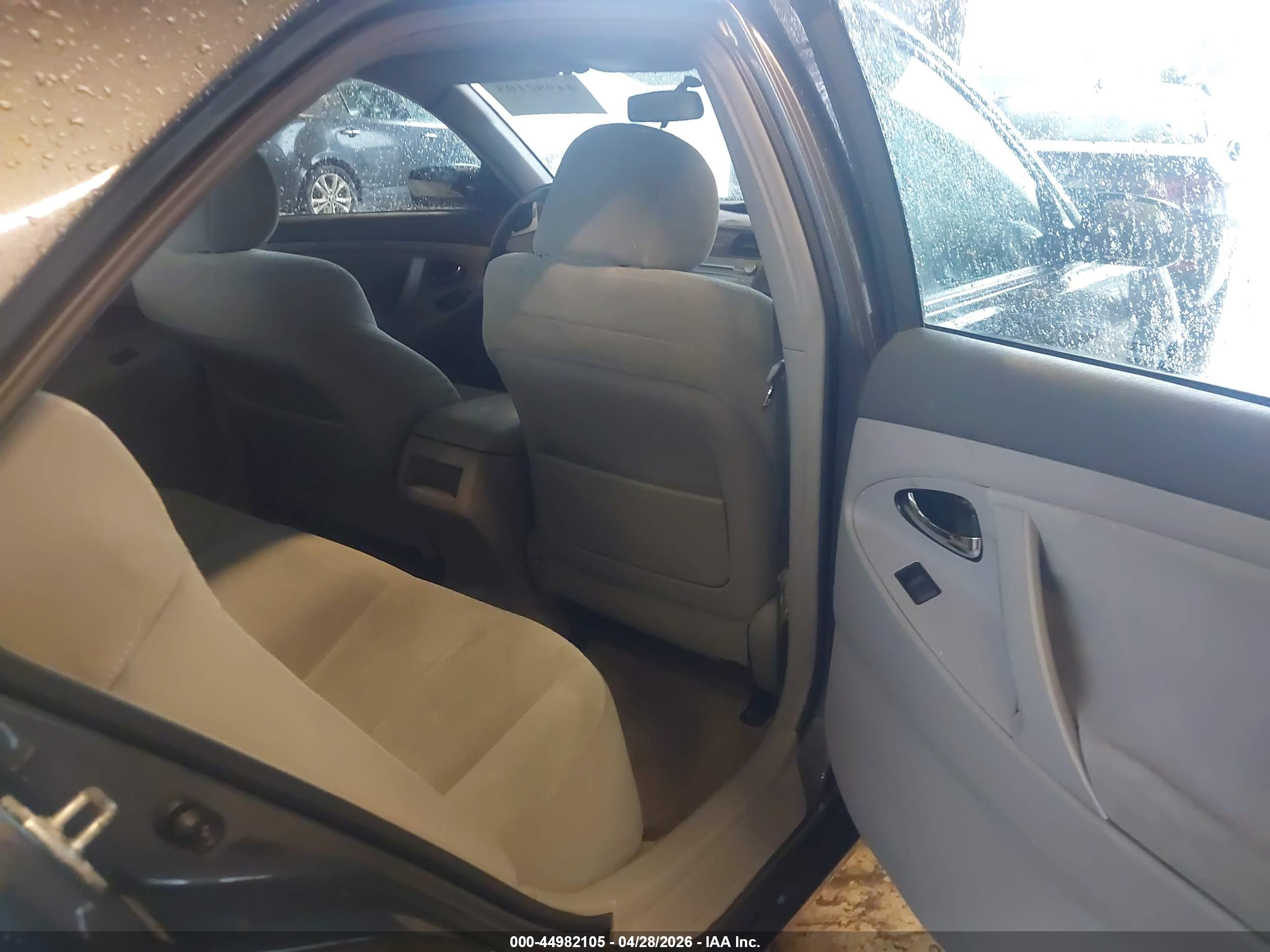TOYOTA CAMRY image 8