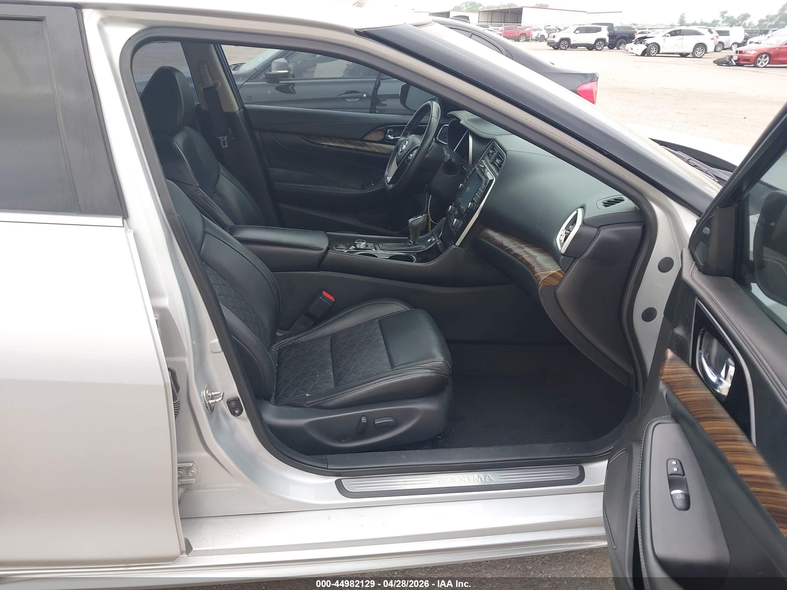 NISSAN MAXIMA image 5