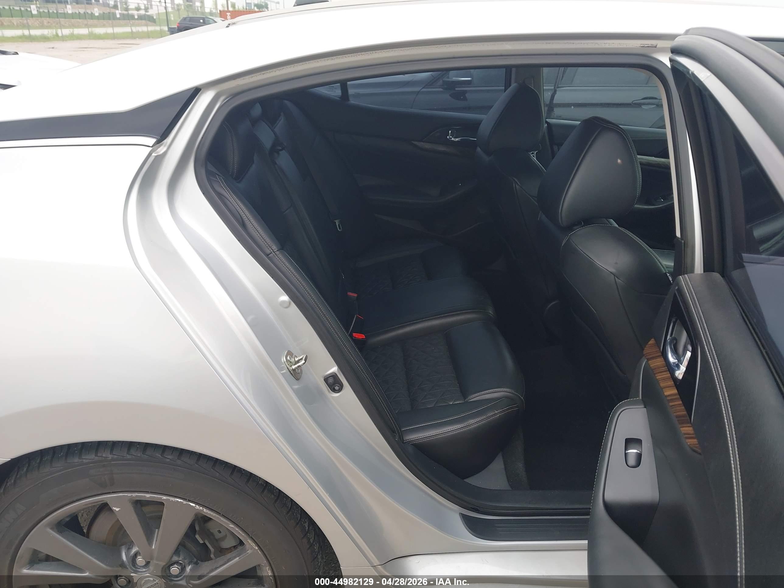 NISSAN MAXIMA image 8
