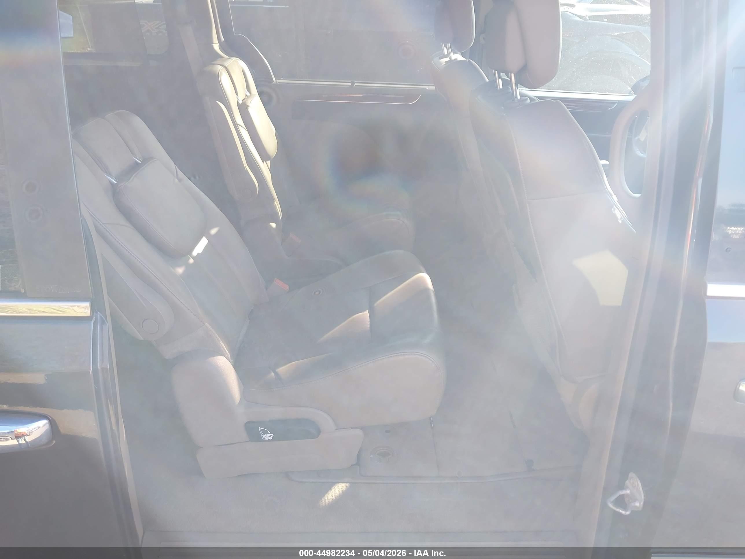CHRYSLER TOWN image 8