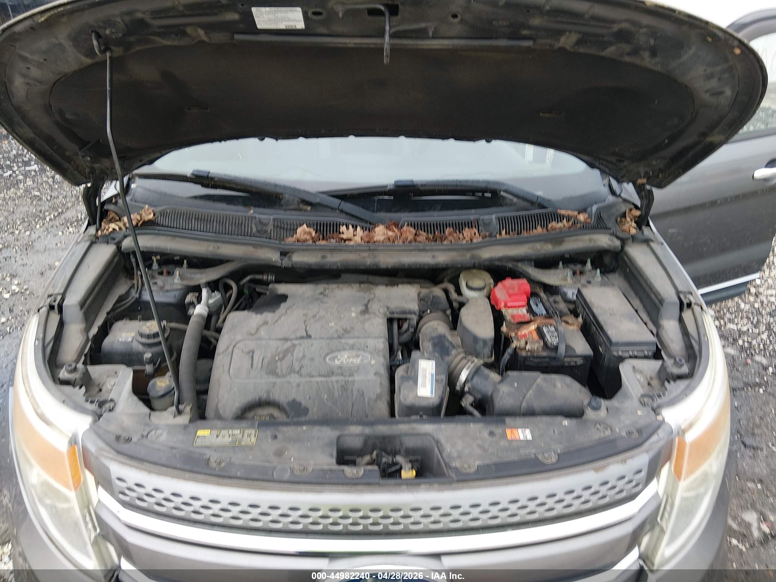 FORD EXPLORER image 10